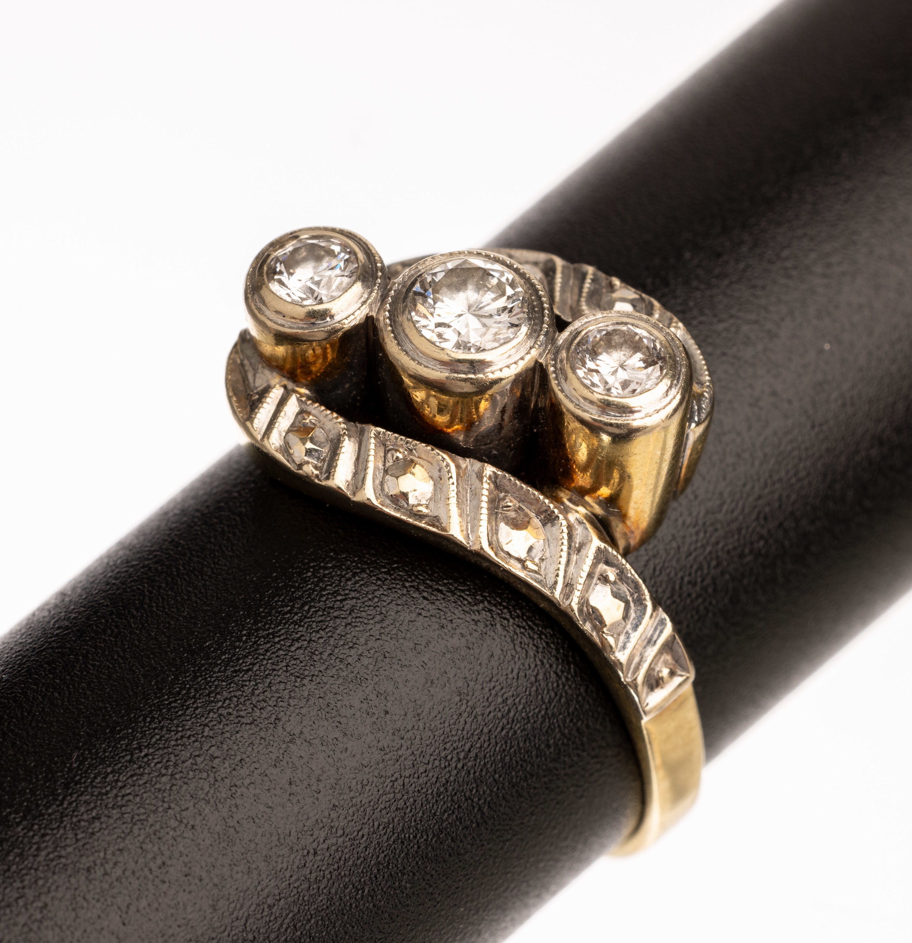 14 kt Gold Art-Deco Diamant-Ring, GG 585/000, 3 Diamanten zus. ca. 0.40 ct Weiß/si,pers. Gravur M.K., RW 63, ca. 7.8 g