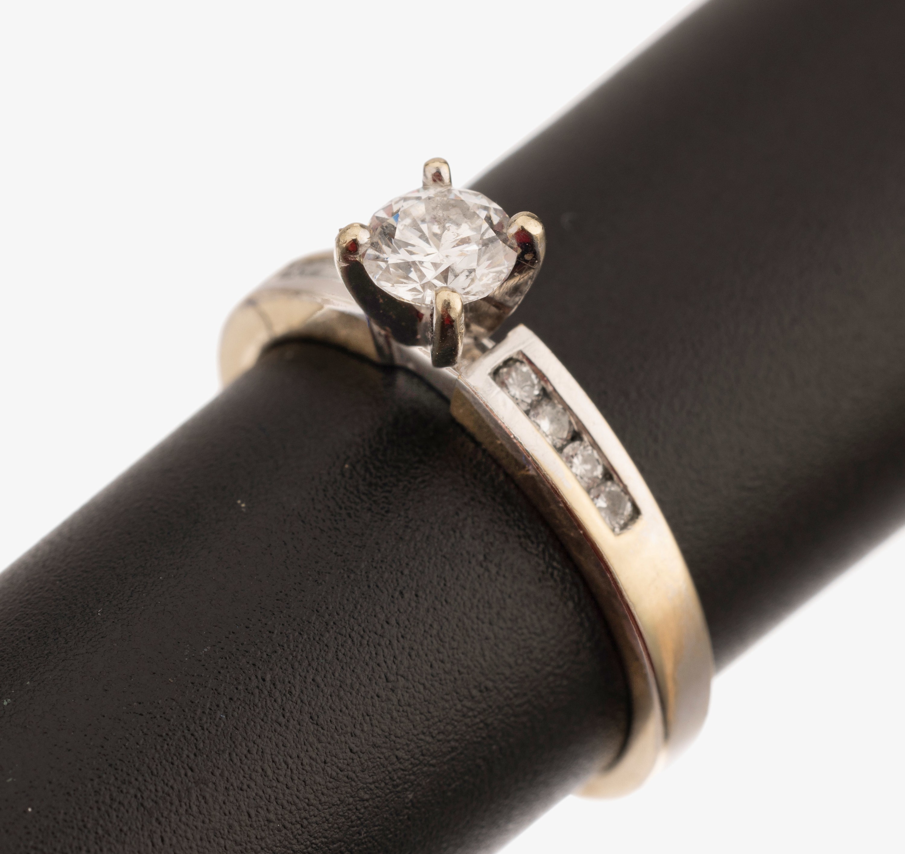 18 kt Gold Diamant-Ring, WG 750/000, 1 Brillant und 8 8/8-Diamanten zus. ca. 0.30 ct Weiß/si, ca. 3.1 g, RW 55, neue Rhod. empf.