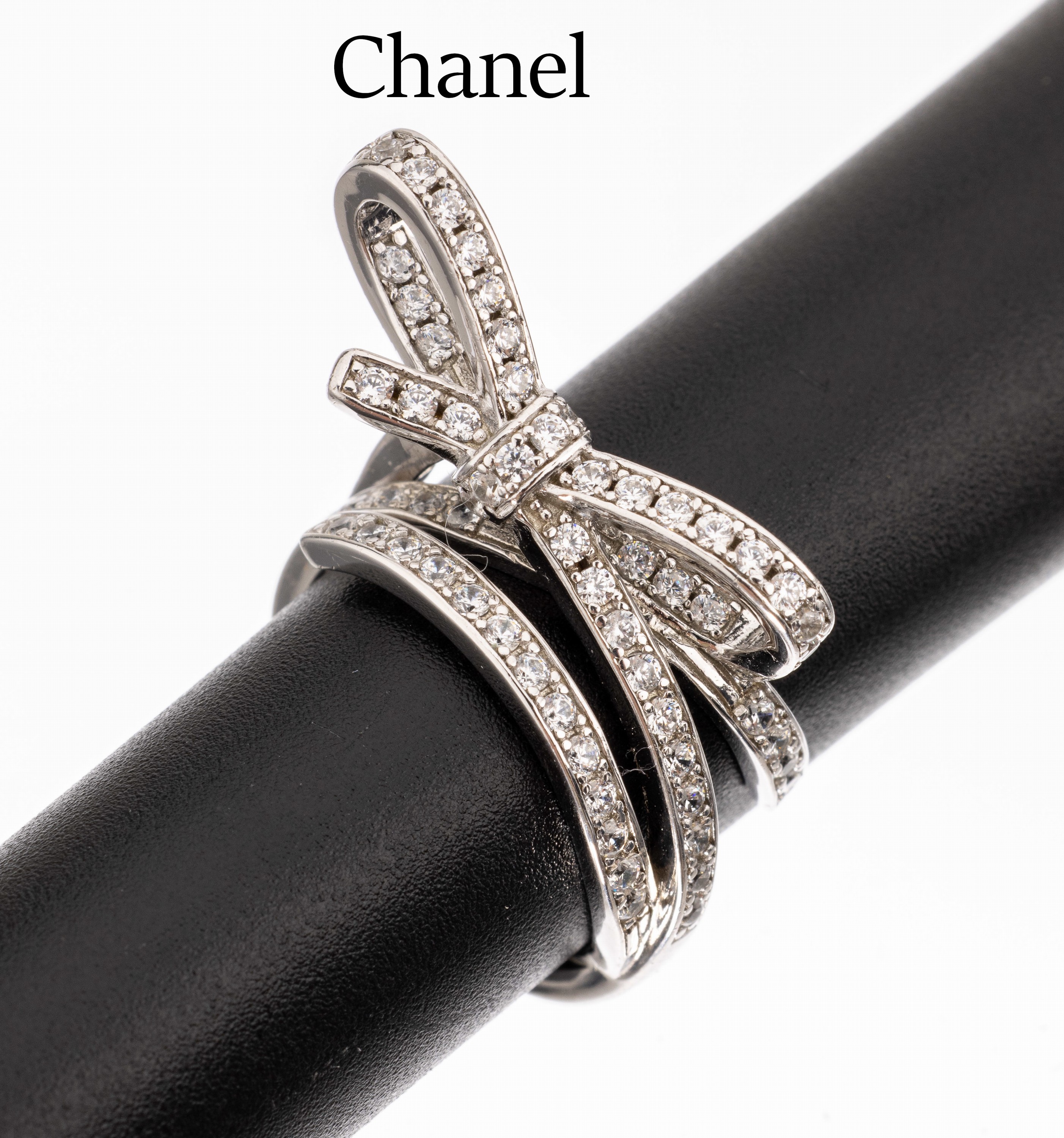 18 kt Gold CHANEL "Schleifen" Diamant-Ring, WG 750/000, bes. mit Diamanten zus. ca. 0.40 ct Weiß/si, RW 52, sign. und num., ca. 5.8 g