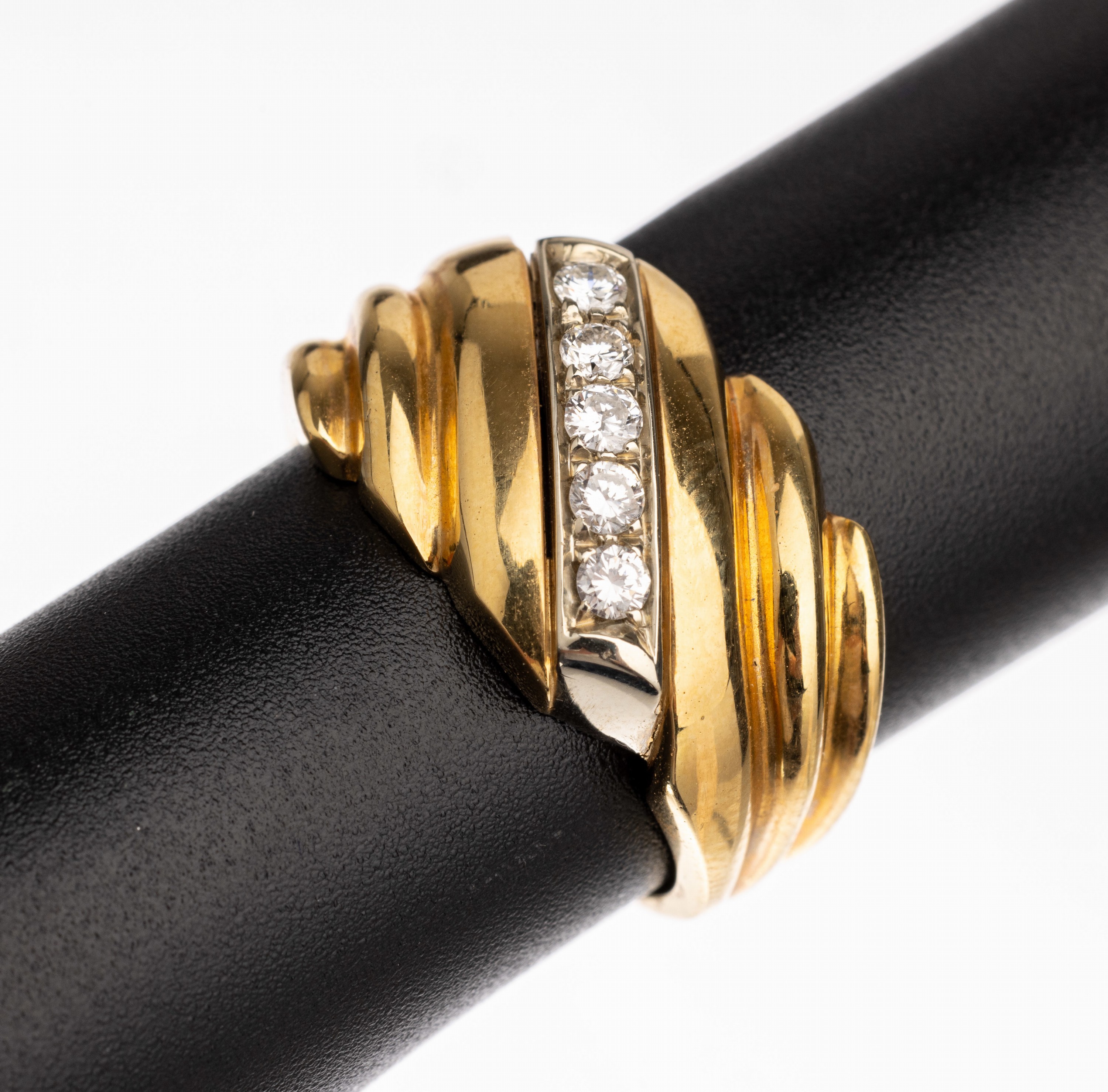 18 kt Gold Diamant Ring, GG/WG 750/000, 5 Brillanten in WG gefaßt zus. ca. 0.23 ct Weiß/si, total ca. 11.4 g, RW 56