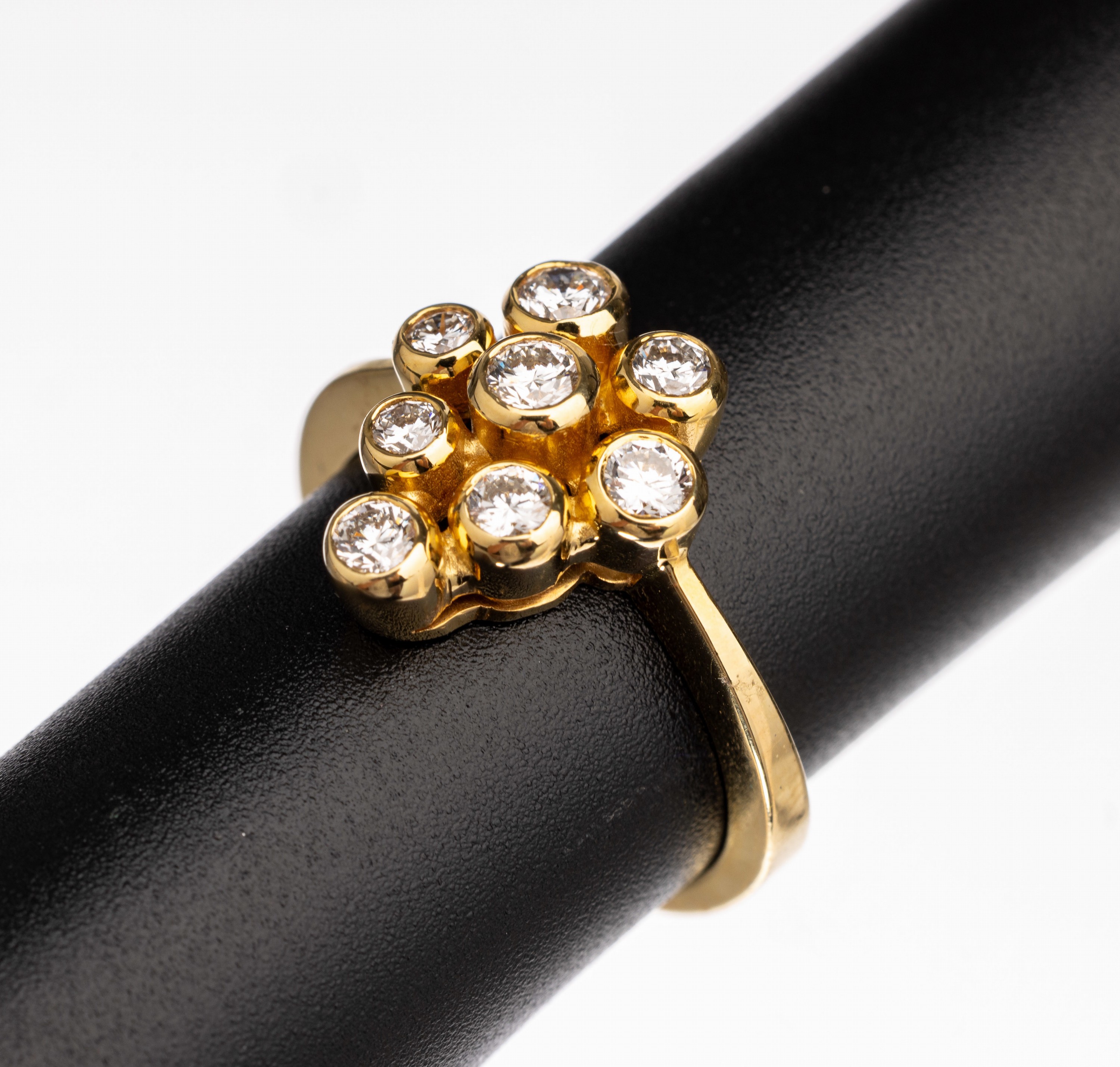 18 kt Gold Ring mit Brillanten, GG 750/000,Brillanten zus. ca. 0.78 ct grav. Weiß/si, RW 56, ca. 6.7 g