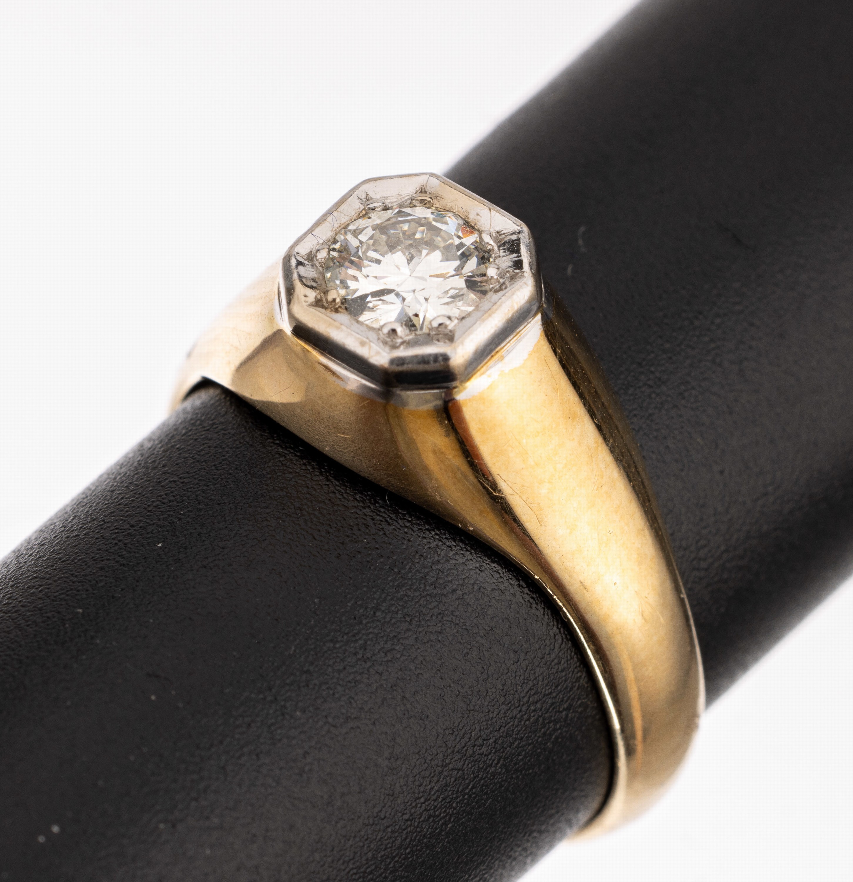14 kt Gold Brillant-Ring, GG/WG 585/000, inWG gefasster Brillant ca. 0.75 ct Weiß/si, RW 61, ca. 7.6 g