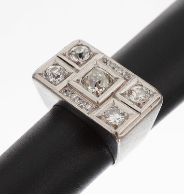 Image 18 kt gold ring with diamonds , WG 750/000, approx. 1950, old cut diamonds total approx. ...