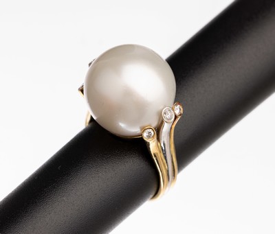 Image 18 kt gold pearl brilliant ring , YG/WG 750/000, centered cultured fresh water pearl ...