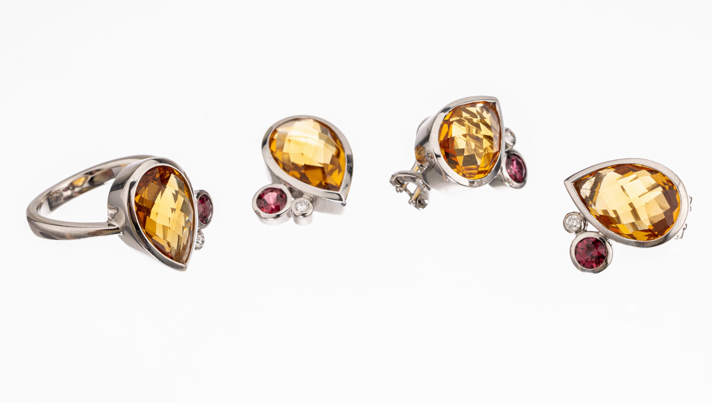 14 kt Gold Schmuckset mit Citrinen, Rubellitenund Brillanten, WG 585/000, best. aus: RingRW 55, Paar Ohrstecker und Anhänger, insges. 4 facett. ...