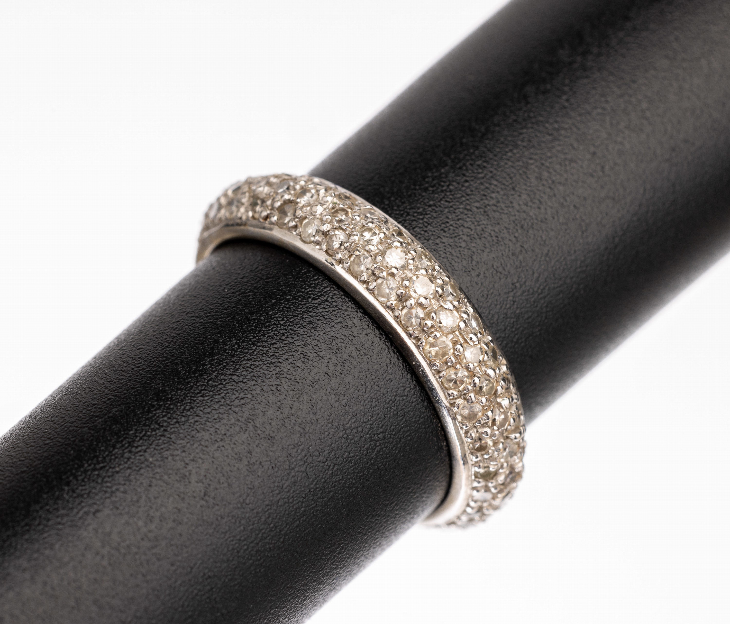 14 kt Gold Diamant Memoryring, WG 585/000, mehrreihig gefasst, 8/8-Diamanten zus. ca. 0.75 ct Weiß/si, RW 56, ca. 2.9 g