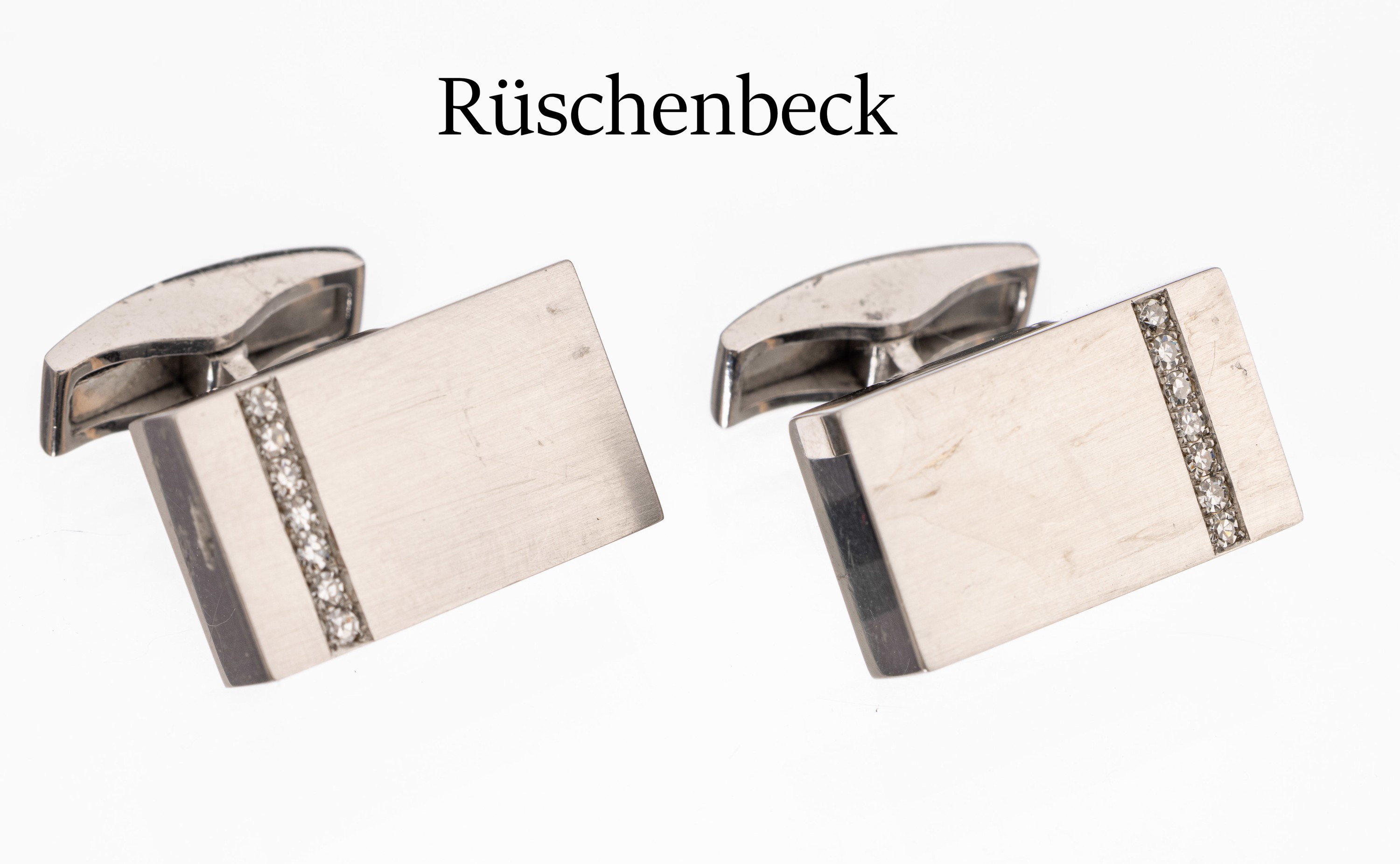 Paar 18 kt Gold RÜSCHENBECK Diamant- Manschettenknöpfe, WG 750/000, matt., 14 8/8-Diamanten zus. ca. 0.14 ct Weiß/si, ca. 48.6 g, Kopf ca. 20 x ...