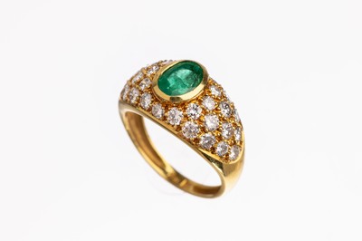 Image 26794897 - 18 kt gold emerald brilliant ring