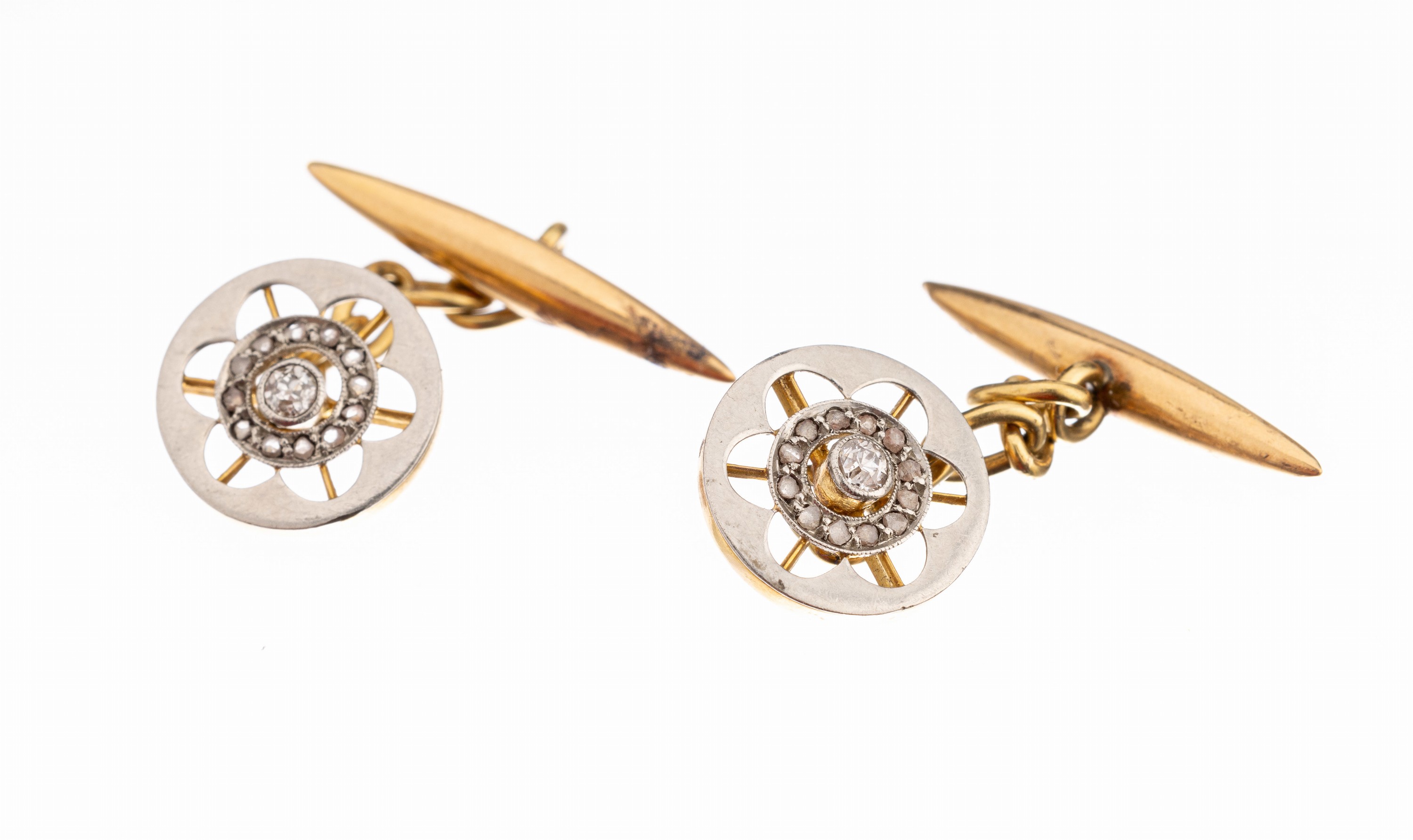 Paar 18 kt Gold Diamant-Manschettenknöpfe, GG/WG 750/000, 2 Altschliffdiamanten und 24 Diamantrosen zus. ca. 0.18 ct, ca. 4.6 g