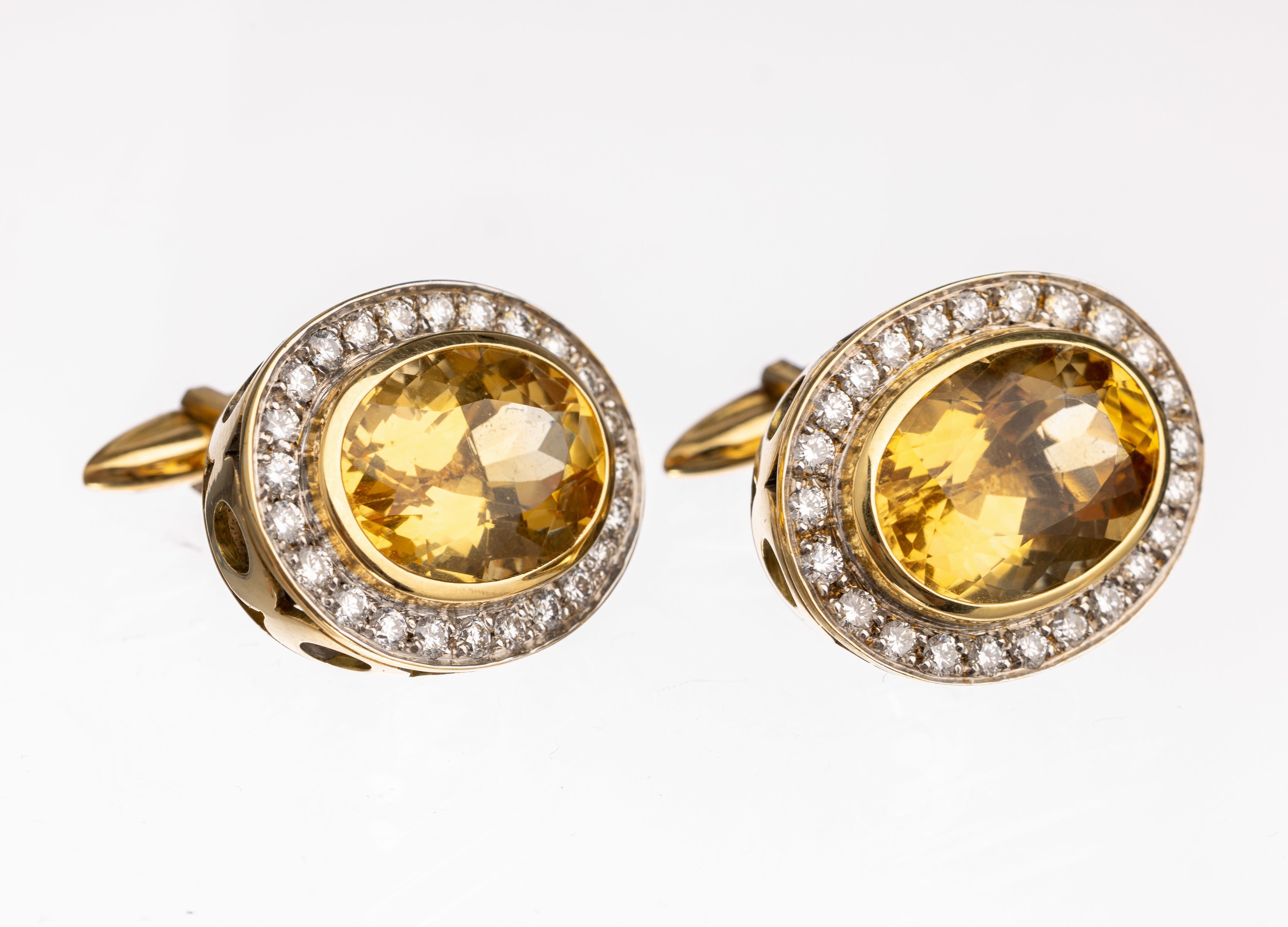 Paar 18 kt Gold Citrin-Brillant- Manschettenknöpfe, GG 750/000, 2 ovalfacett. Citrine zus. ca. 20.0 ct, 48 Brillanten zus. ca. 2.80 ct feines ...