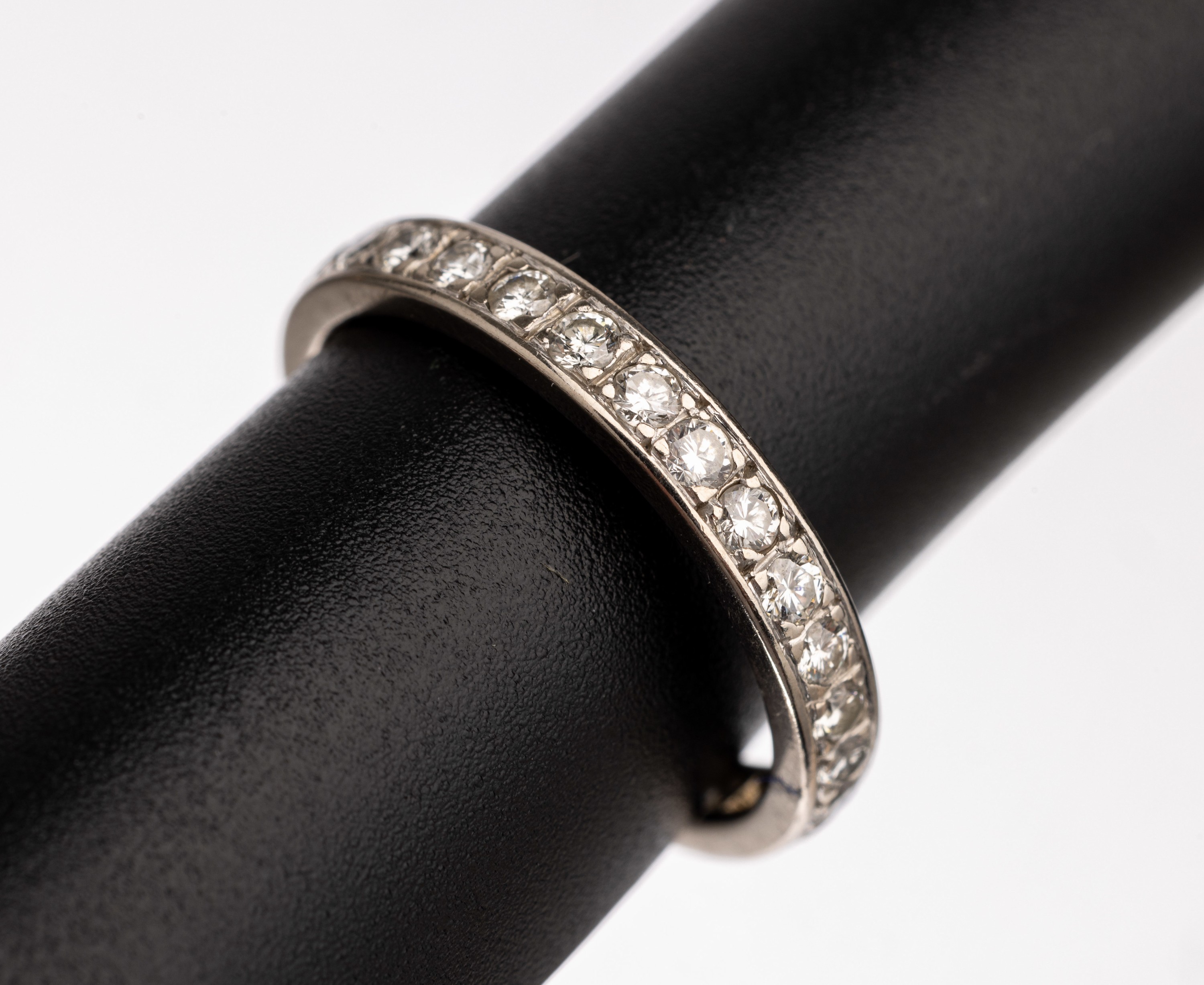 18 kt Gold Diamant Memory Ring, WG 750/000,Diamanten zus. ca. 1.30 ct Weiß/si, RW 56.5, ca. 3.2 g