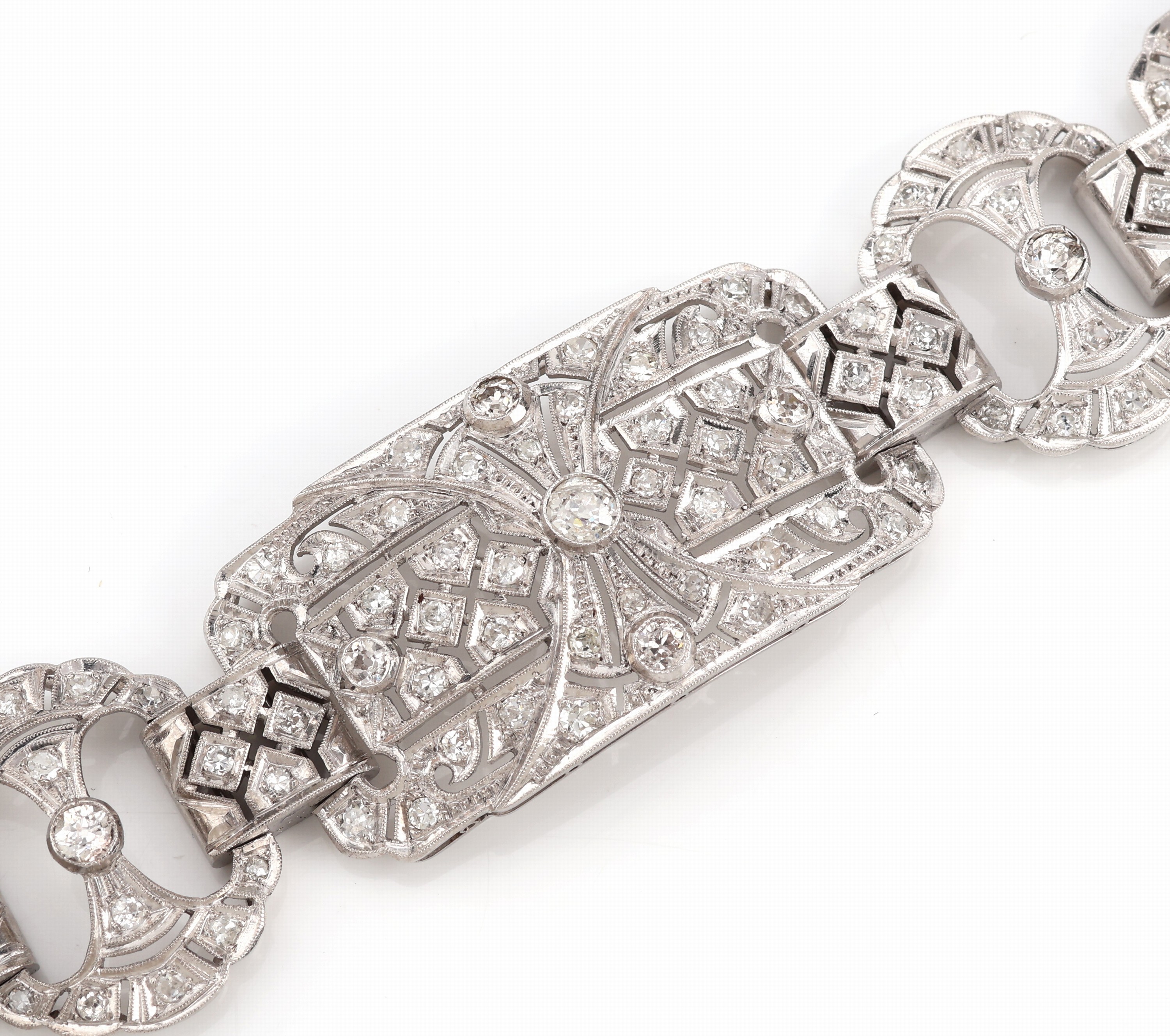 Detail a: Art Deco Platin Diamant-Armband, um 1920/25, Altschliff-Diamanten und 8/8- Diamanten zus. ca. 4.0 ct Weiß/si-p1, Durchbrucharbeit, prunkvoll, ca. ...