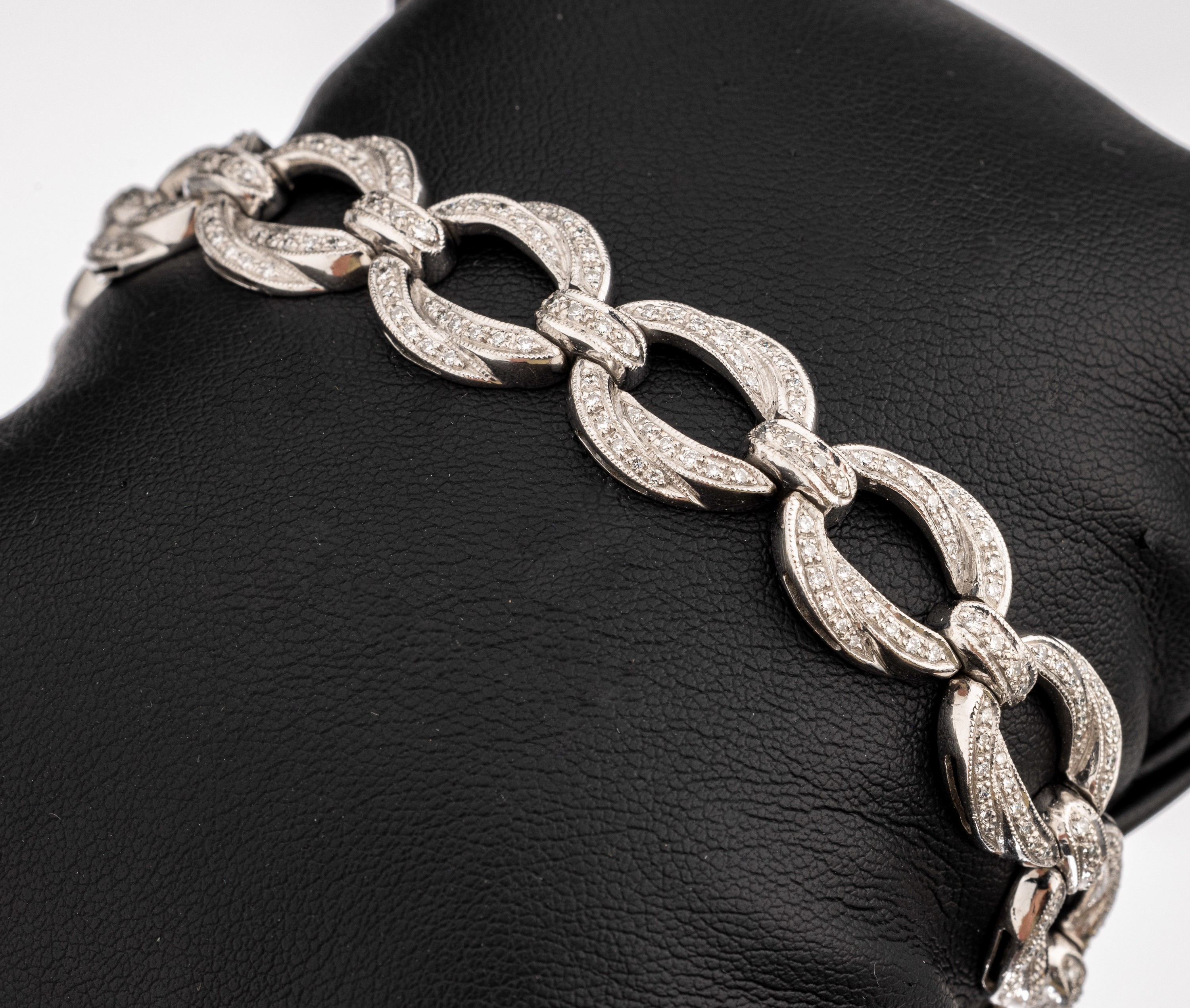 18 kt Gold Brillant-Armband, WG 750/000, Brillanten zus. ca. 2.01 ct Weiß/si, ca. 31.1 g, L. ca. 19 cm