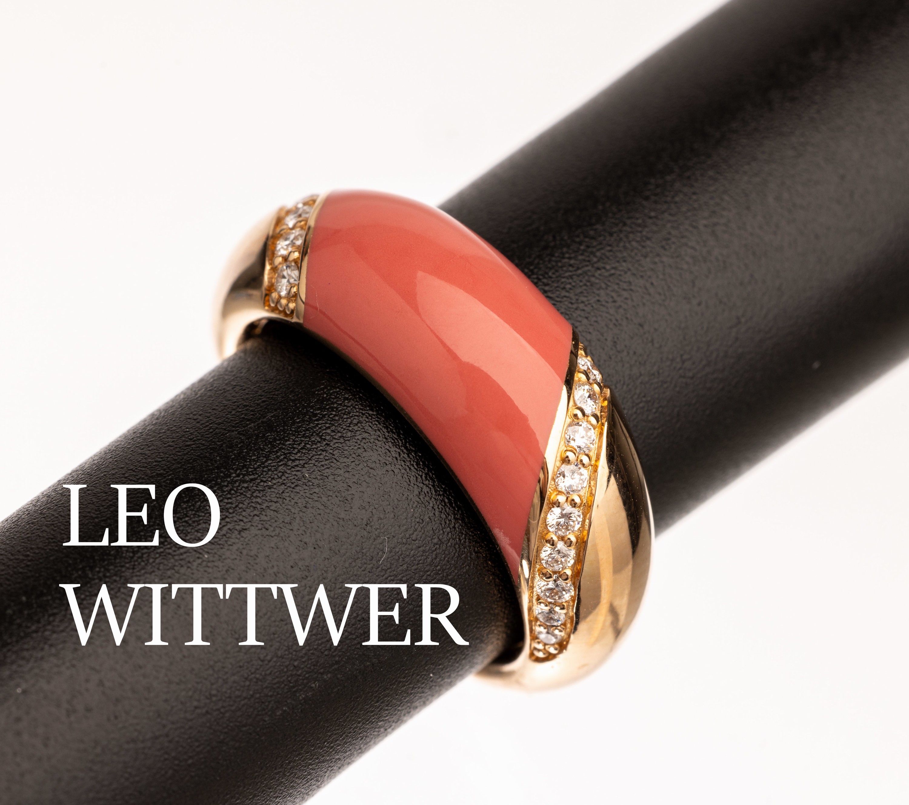 18 kt Gold LEO WITTWER Email Brillant Ring, GG 750/000, rosa emailliert, 18 Brillanten zus. ca. 0.14 ct grav. Weiß/si, RW 55.5, ca. 9.7 g