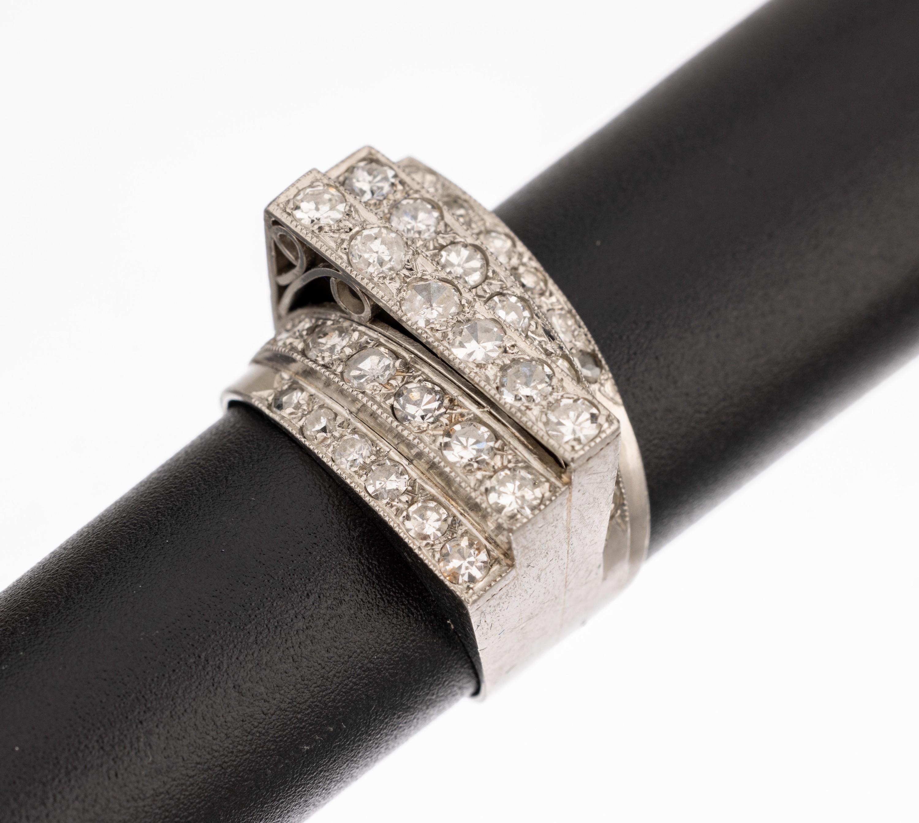Platin Diamant-Ring, Pt gepr., Ringkopf in mehreren Ebenen mit 30 8/8-Diamanten und 2 Diamantrosen zus. ca. 1.00 ct Weiß/si-p, RW 49, ca. 8.8 g