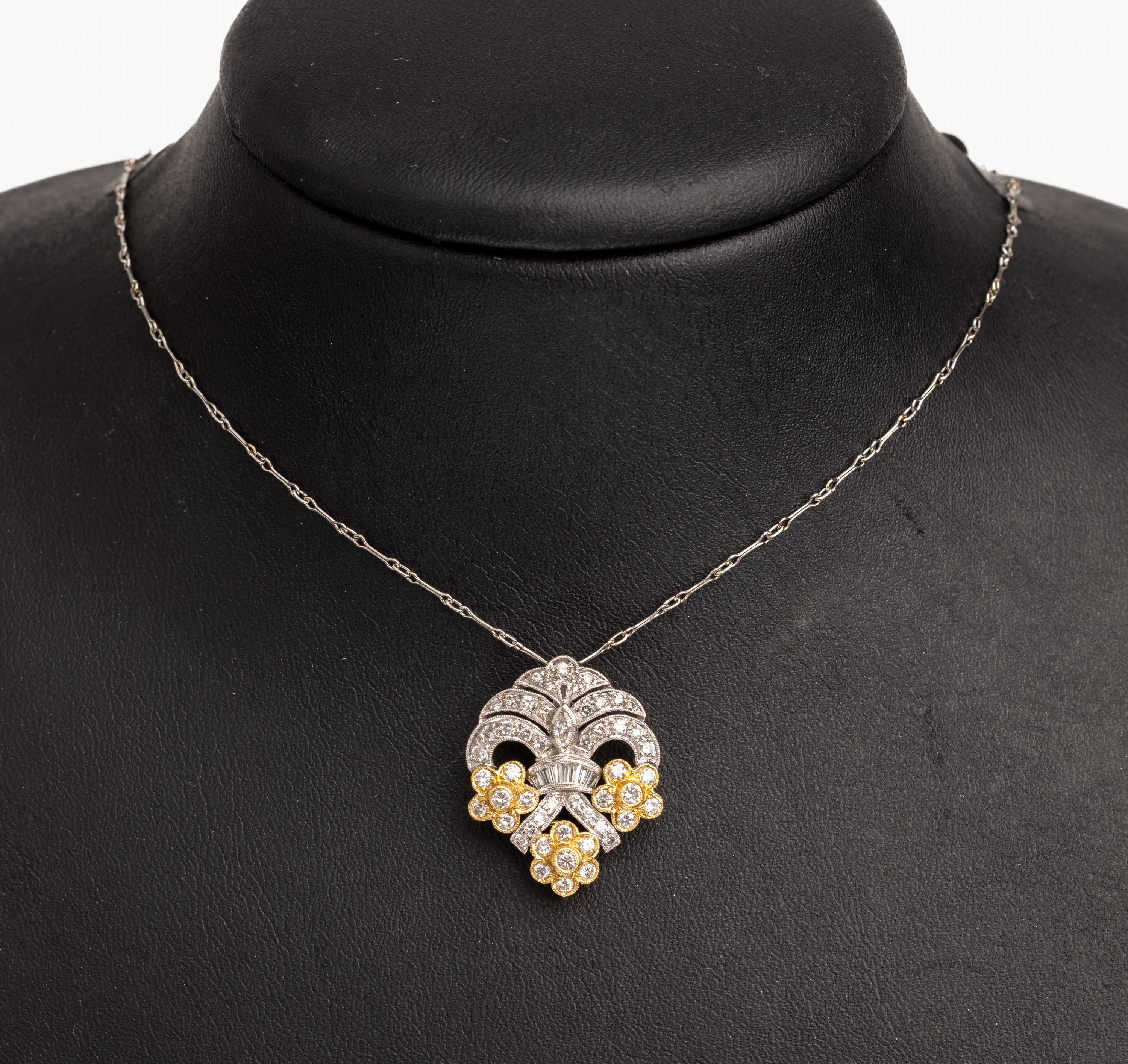 18 kt Gold Diamant Anhänger, GG/WG 750/000,1 Diamant-Navette, 8 Diamant-Trapeze und 49 Brillanten zus. ca. 1.10 ct Weiß/si, ca. 2.5 x 2 cm, an ...