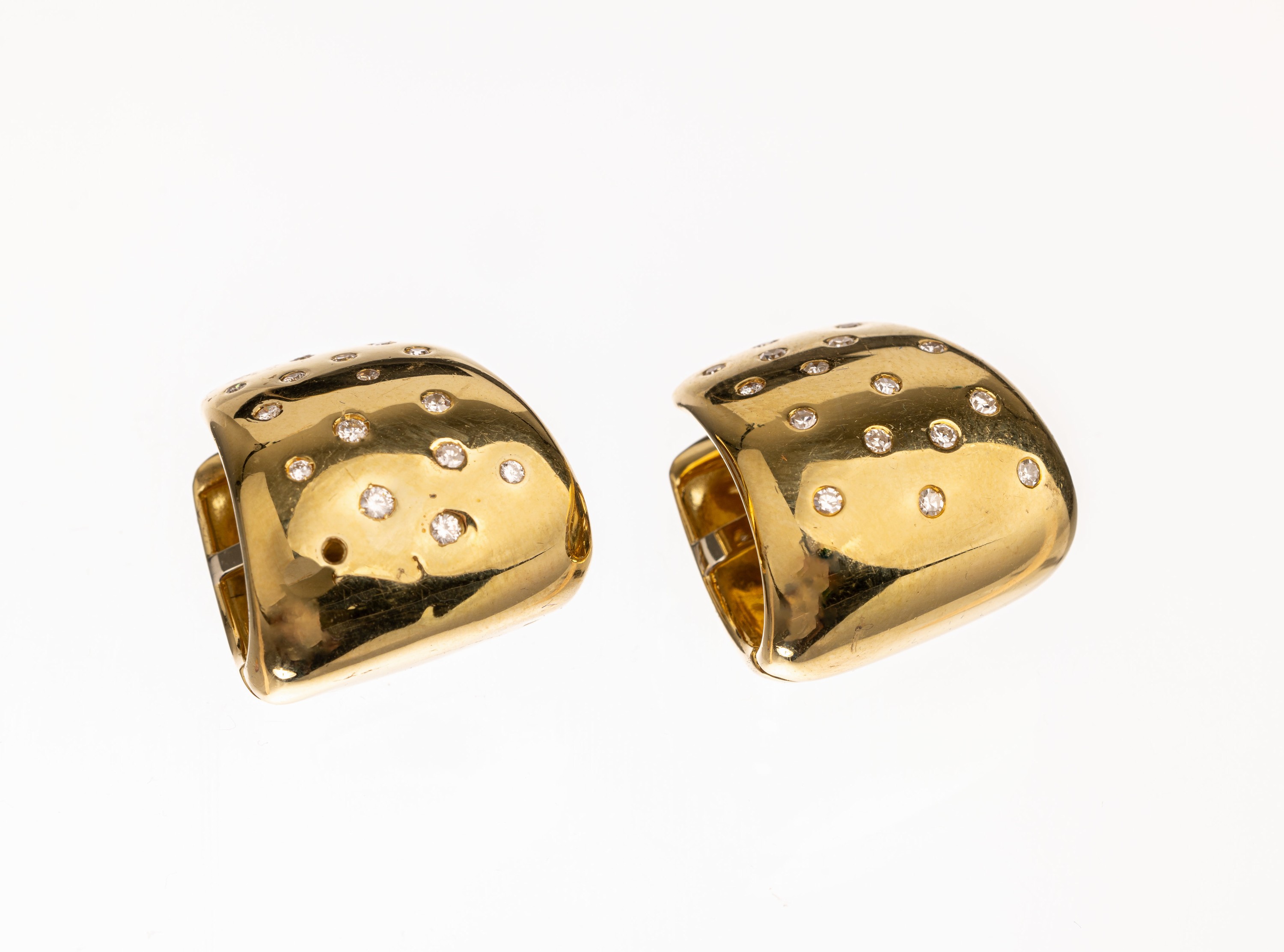 Paar 18 kt Gold Diamant Klappcreolen, GG 750/000, 31 Diamanten zus. ca. 0.40 ct Weiß/si, 1 Stein fehlt, ca. 18.1 g