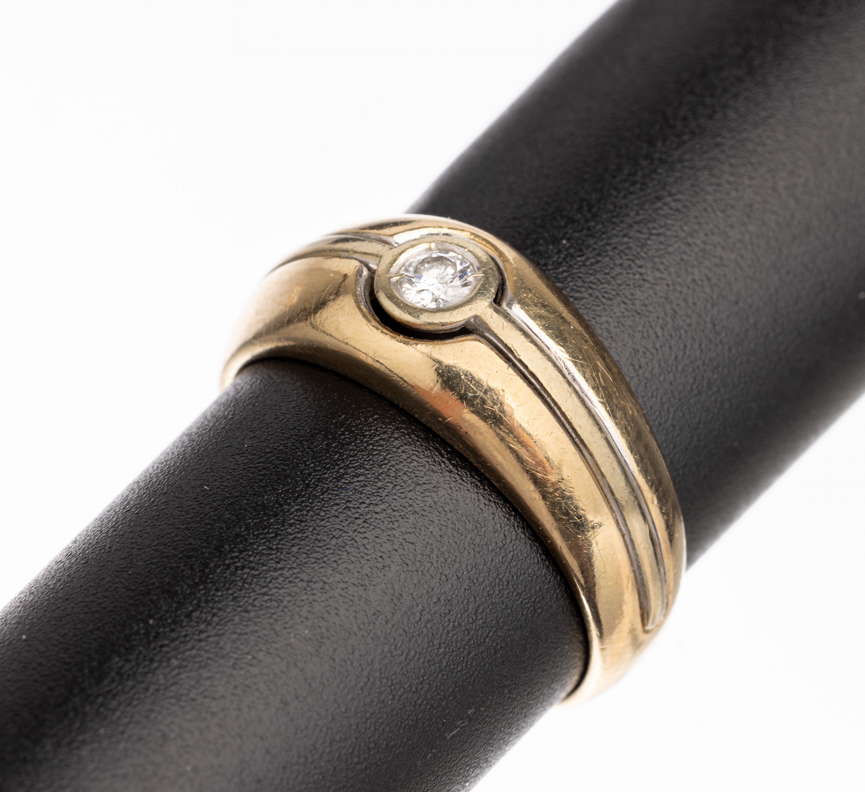 14 kt Gold Brillant Ring, GG/WG 585/000, 1 Brillant ca. 0.12 ct Weiß/p, ca. 5.5 g, RW 60