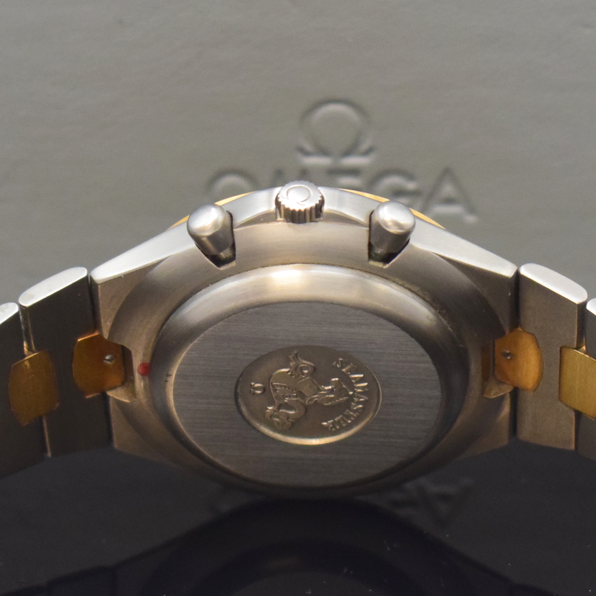 Detail d: OMEGA seltener Armbandchronograph Speedmaster Teutonic Referenz 345.0810, Schweiz um 1986, Handaufzug, Titan/Gold kombiniert inkl. Gliederband mit ...