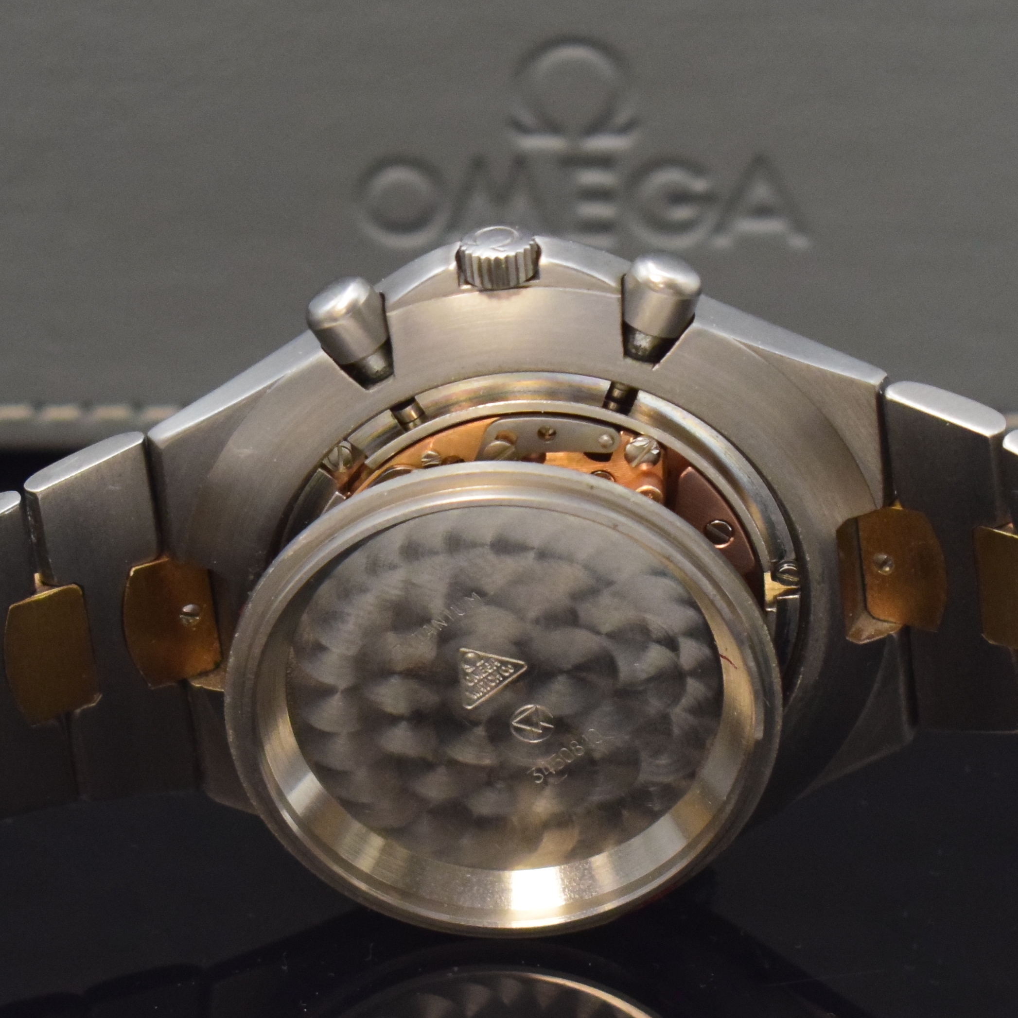 Detail g: OMEGA seltener Armbandchronograph Speedmaster Teutonic Referenz 345.0810, Schweiz um 1986, Handaufzug, Titan/Gold kombiniert inkl. Gliederband mit ...