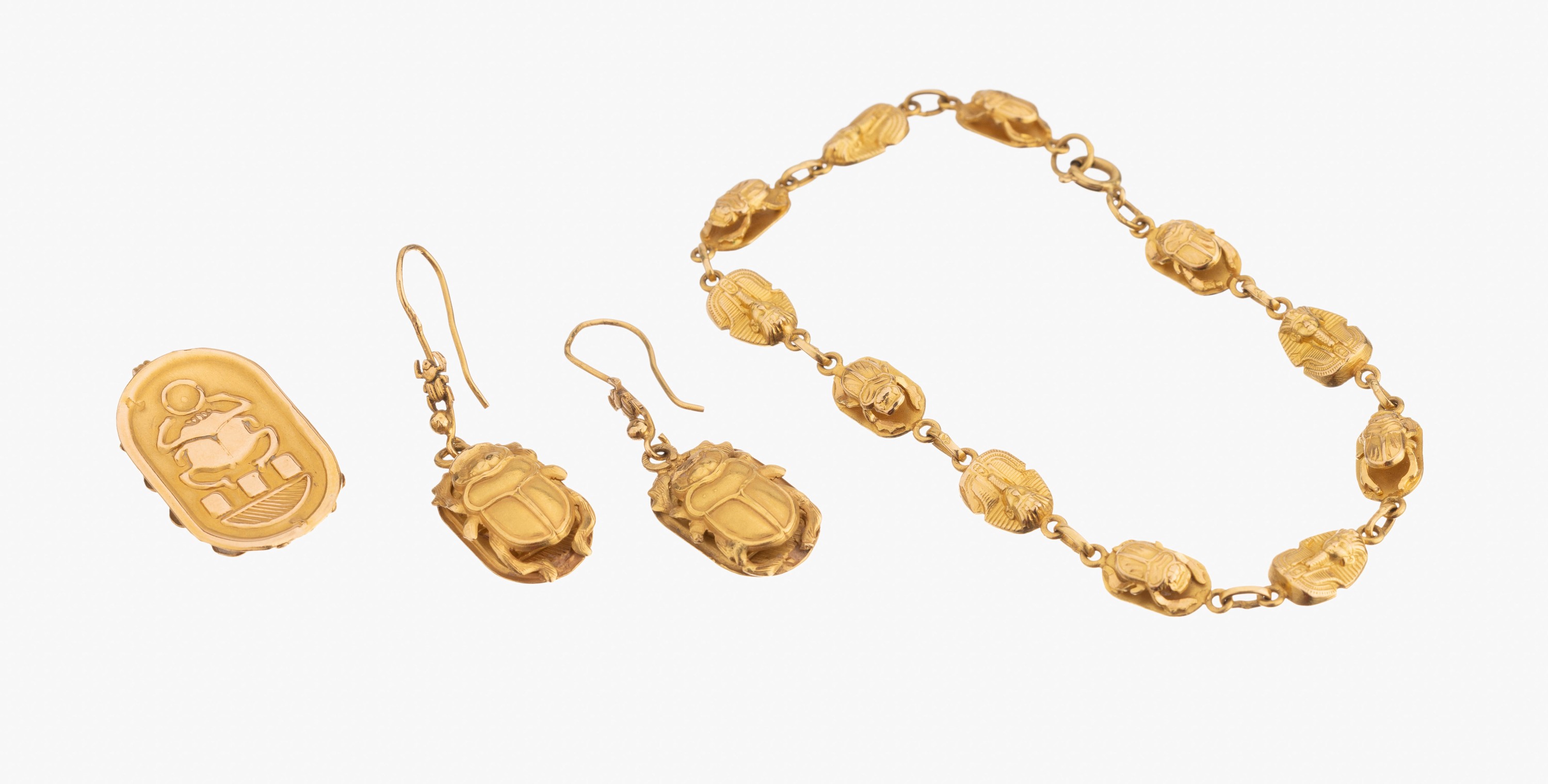 18 kt Gold Schmuckset, "Skarabäen", ca. 19.3 g, best. aus: Armband, L. ca. 20 cm, Federringschließe, Anhänger und Paar Ohrgehänge
