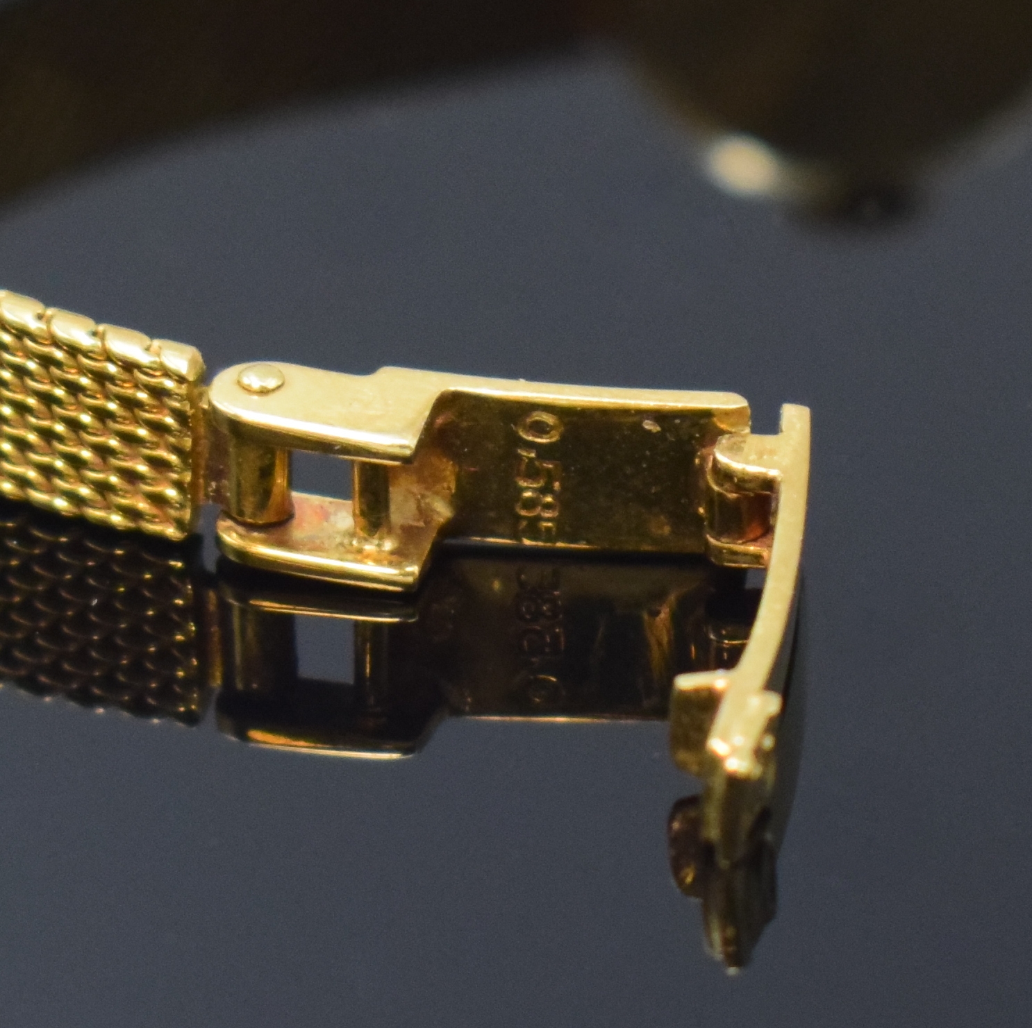 Detail c: ZENTRA Damenarmbanduhr Disett in GG 585/000, Handaufzug, Schweiz um 1965, Boden aufgedr., silb. Zifferbl. m. aufges. Std.-Ind., schwarze Zeiger, Kal. ...