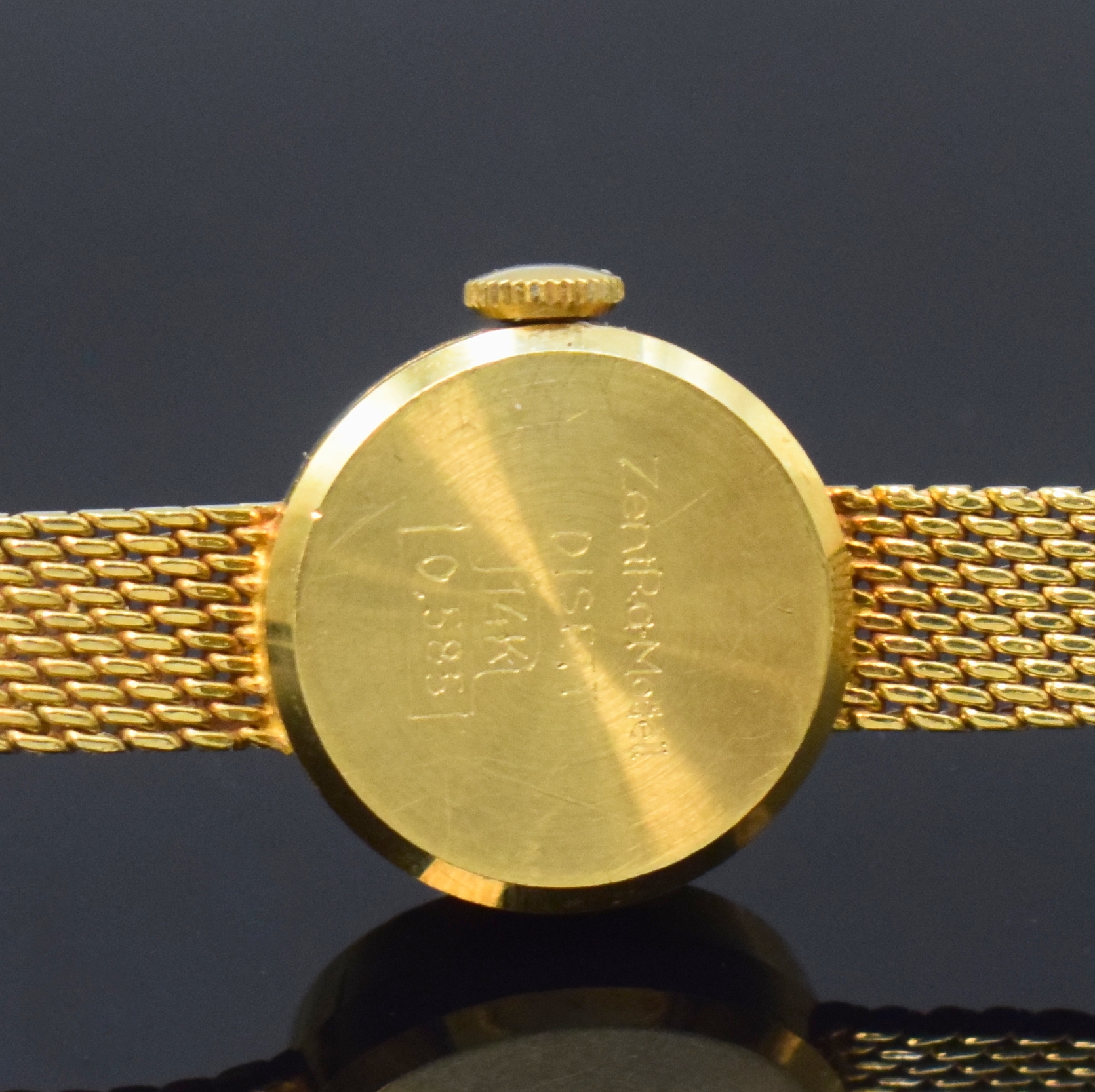 Detail d: ZENTRA Damenarmbanduhr Disett in GG 585/000, Handaufzug, Schweiz um 1965, Boden aufgedr., silb. Zifferbl. m. aufges. Std.-Ind., schwarze Zeiger, Kal. ...
