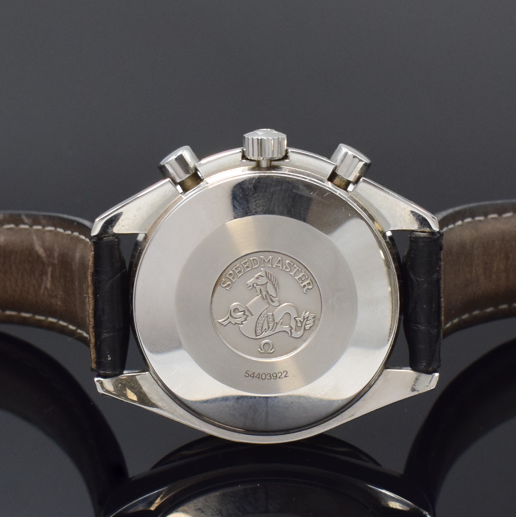 Detail d: OMEGA Armbandchronograph Speedmaster Referenz 175.0032, Schweiz um 1990, Automatik, Edelstahlgeh., Boden aufgedr., neutr. Lederband m. orig. ...