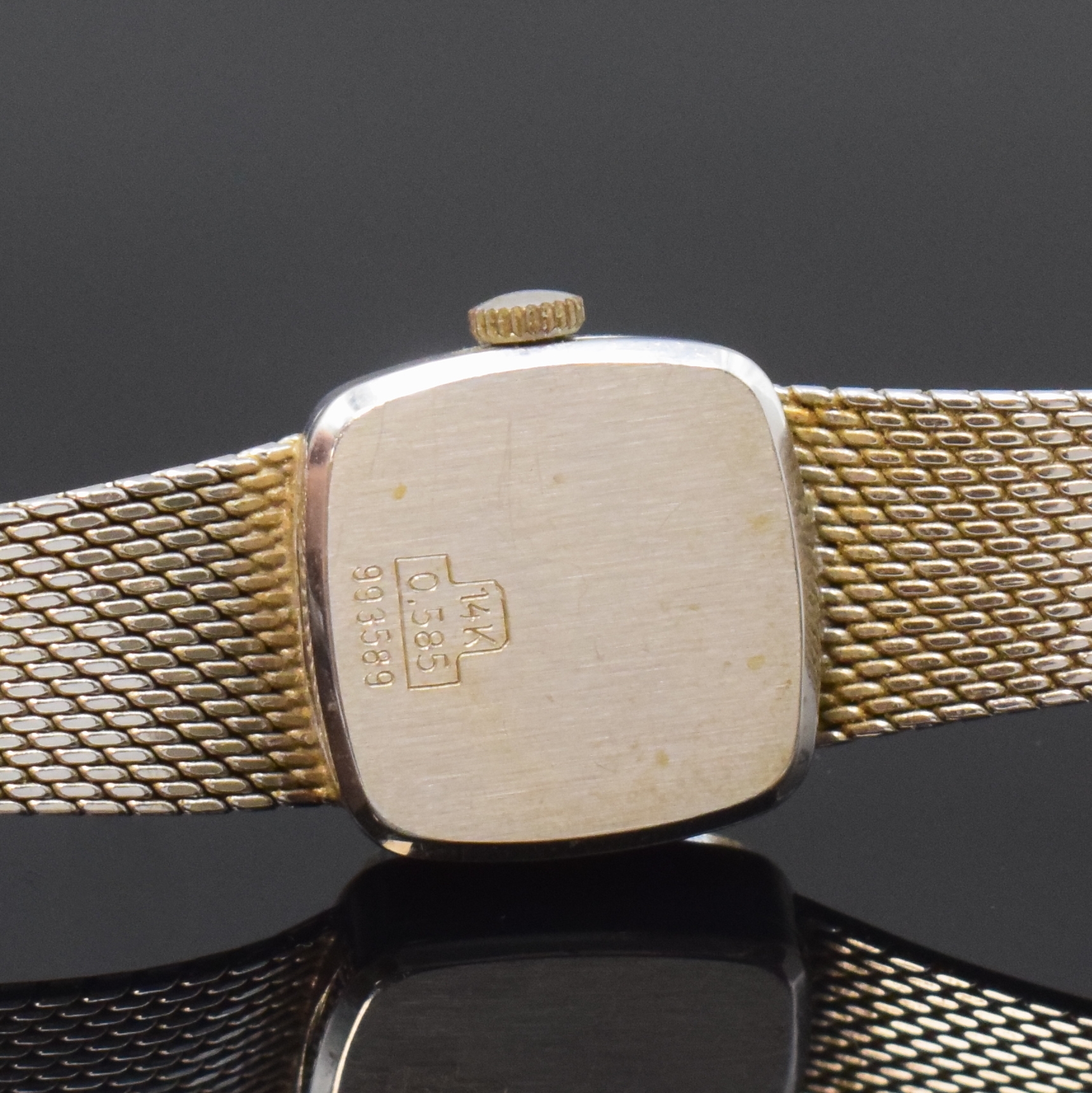 Detail d: PRIOSA Damenarmbanduhr in WG 585/000, Schweiz um 1965, Handaufzug, Milanaiseband, Boden aufgedr., silb. Zifferbl. fl., aufges. Std.-Ind., geschw. ...