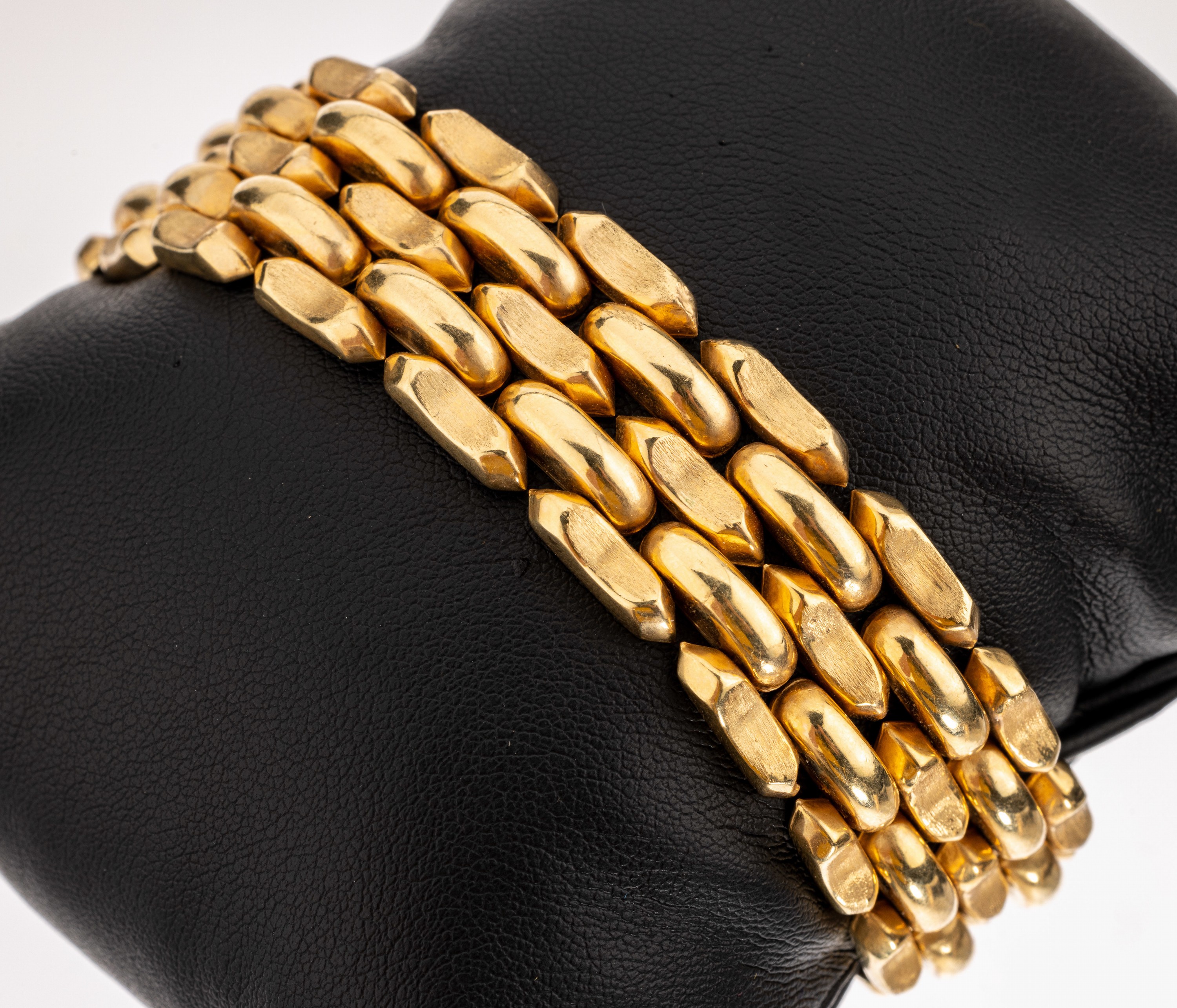 8 kt Gold Armband, ca. 32.3 g, bewegl. Glieder, pol. und sat., L. ca. 19 cm, Kasten- schlo? mit 2 Sicherheitsachten