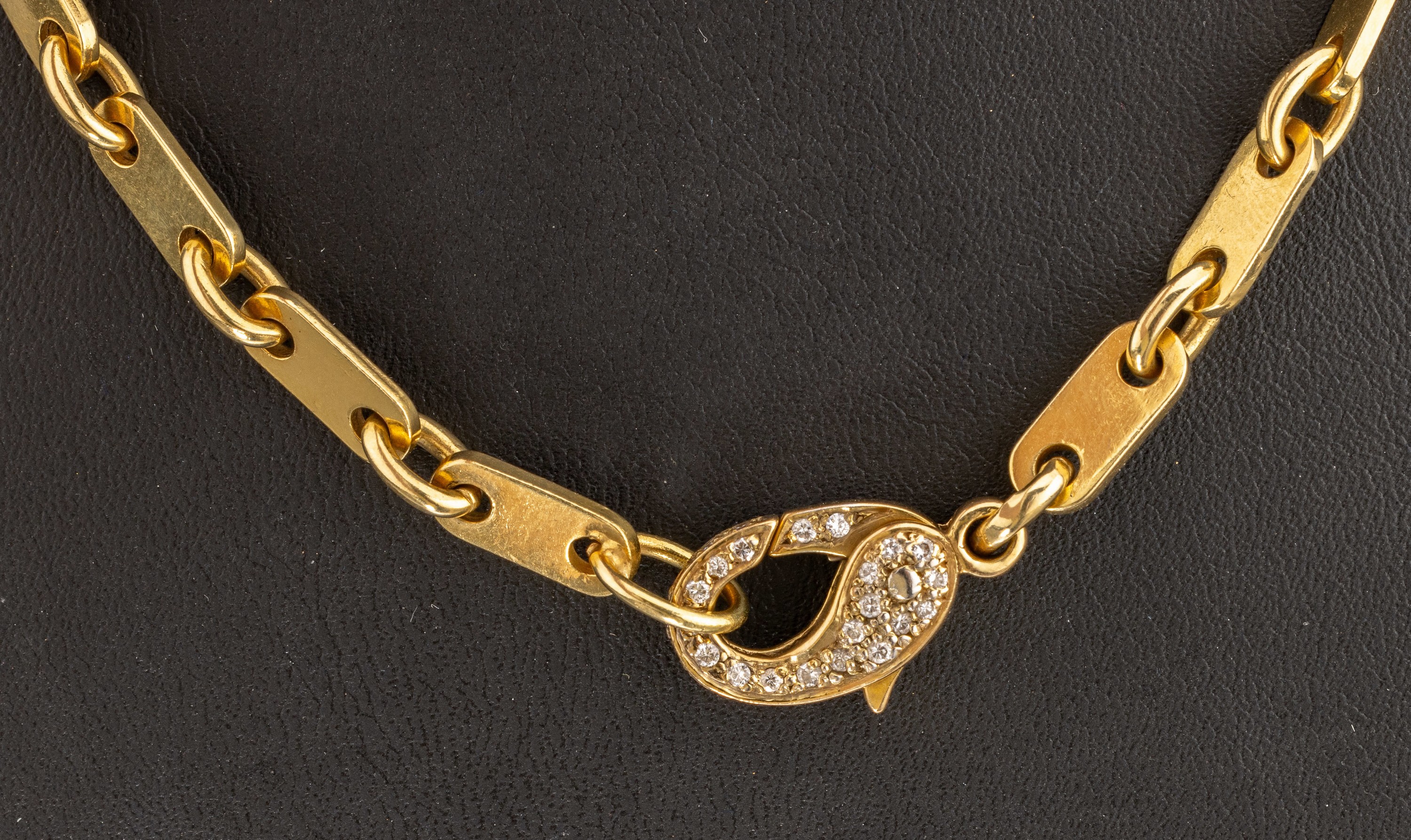 Detail a: 18 kt Gold Brillant-Collier, GG 750/000, große Karabinerschließe bes. mit 36 Brillantenzus. ca. 0.18 ct Weiß/p 1, ca. 64.1 g, L. ca. 61 cm