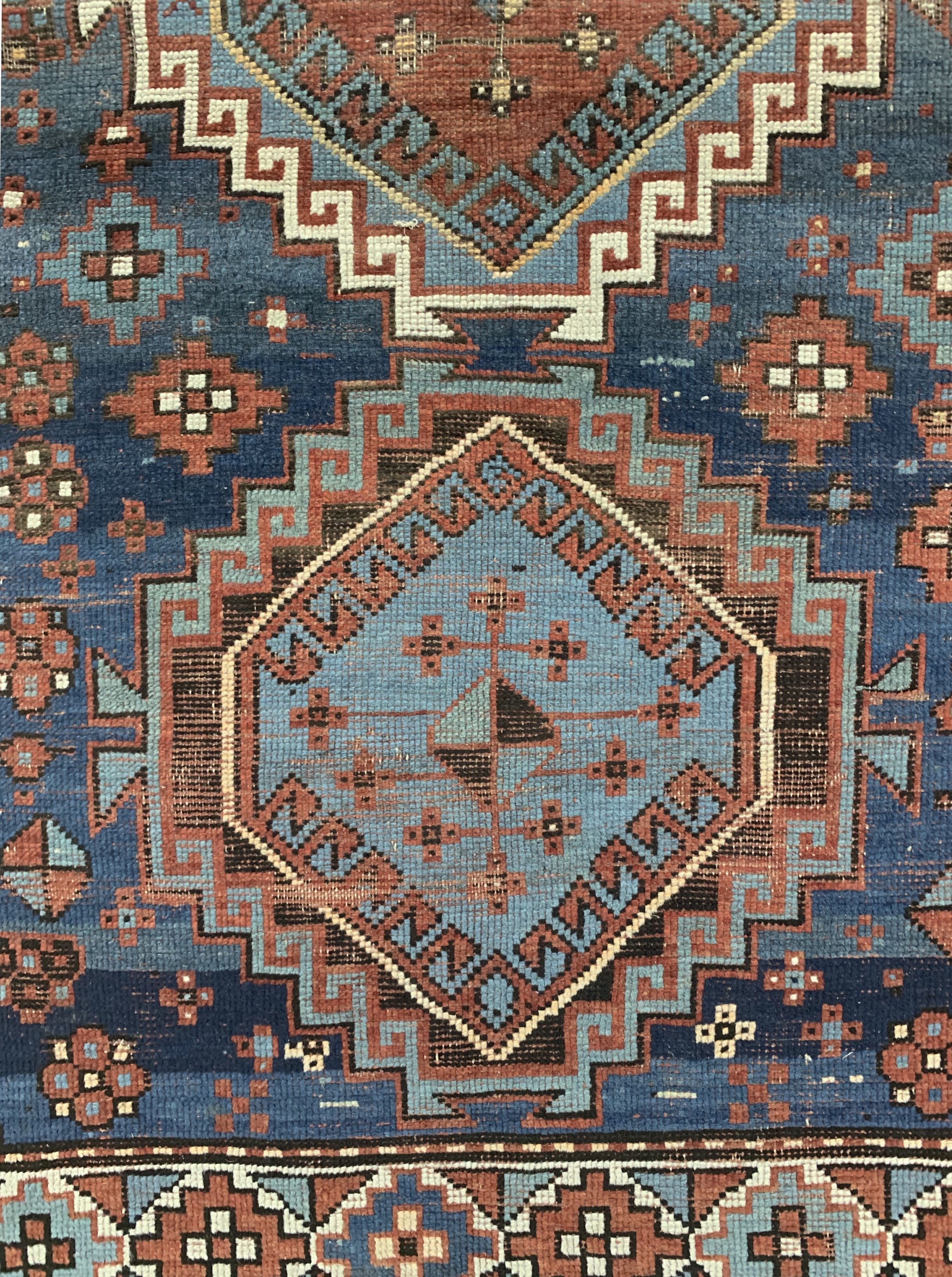 Detail a: Antiker Kazak, Kaukasus, 19.Jhd, Wolle auf Wolle, ca. 190 x 120 cm, EHZ: 3-4