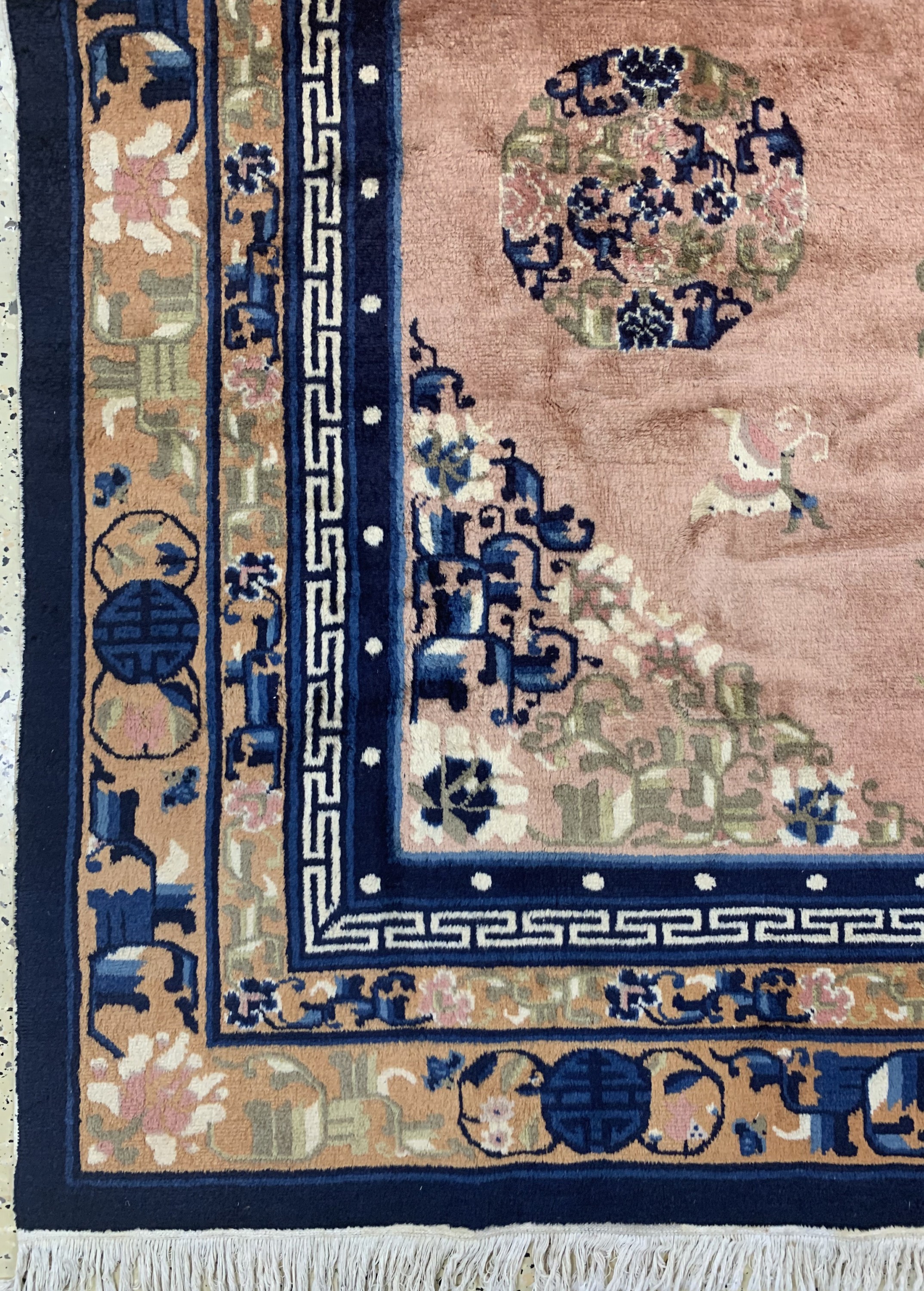 Detail b: Antik Finish, China, Ende 20.Jhd, Wolle aufBaumwolle, ca. 275 x 185 cm, gereinigt, EHZ: 2