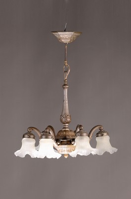 Image Kleine Deckenlampe, um 1900, bronzierter Metallkorpus mit reliefiertem Akanthusblatt ...