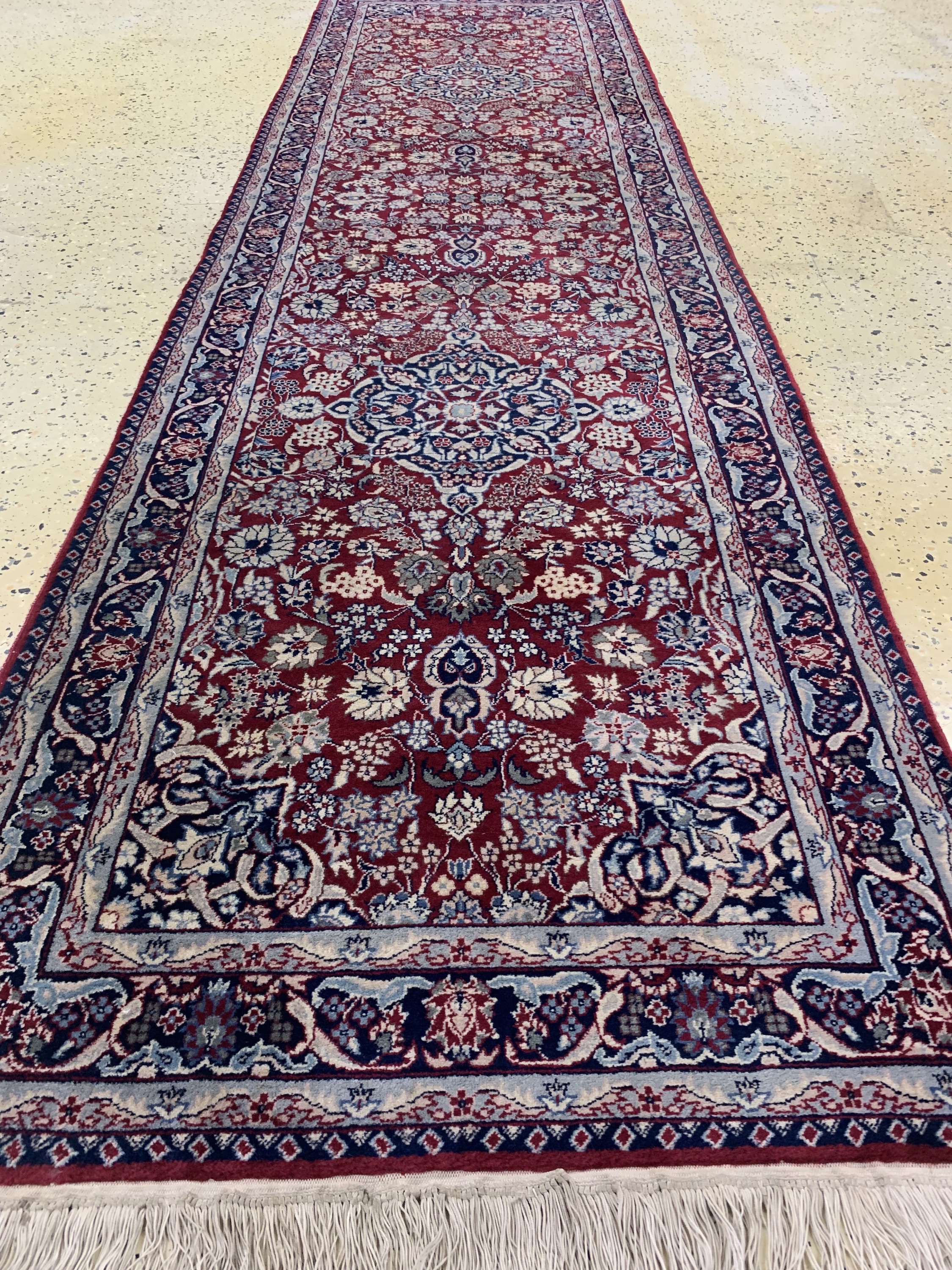 Detail c: Esfahan fein, China, Ende 20.Jhd, Wolle aufBaumwolle, ca. 307 x 84 cm, EHZ: 1-2