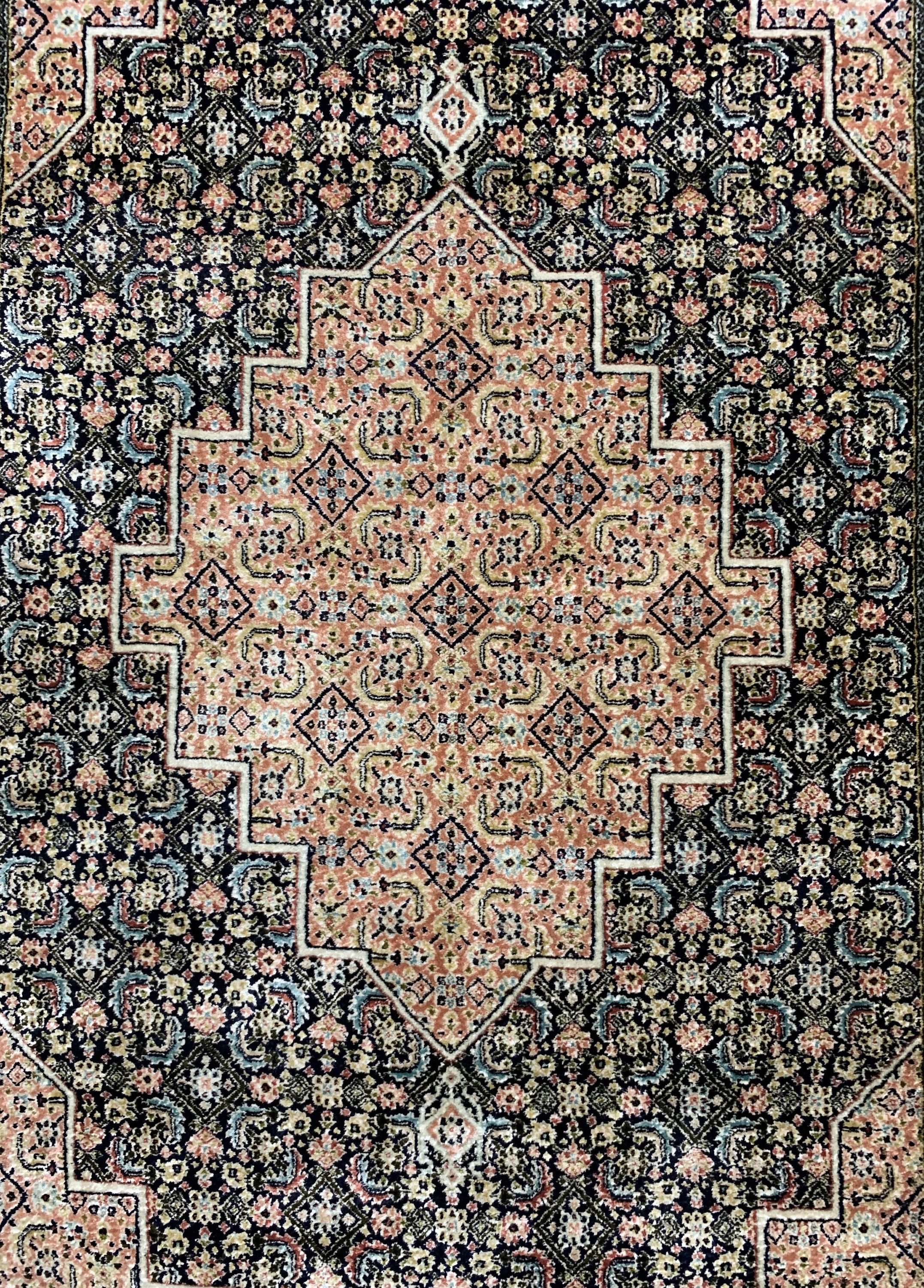 Detail b: Kaschmir, Indien, Ende 20.Jhd, merzerisierte Baumwolle, ca. 185 x 125 cm, gereinigt, EHZ: 1-2