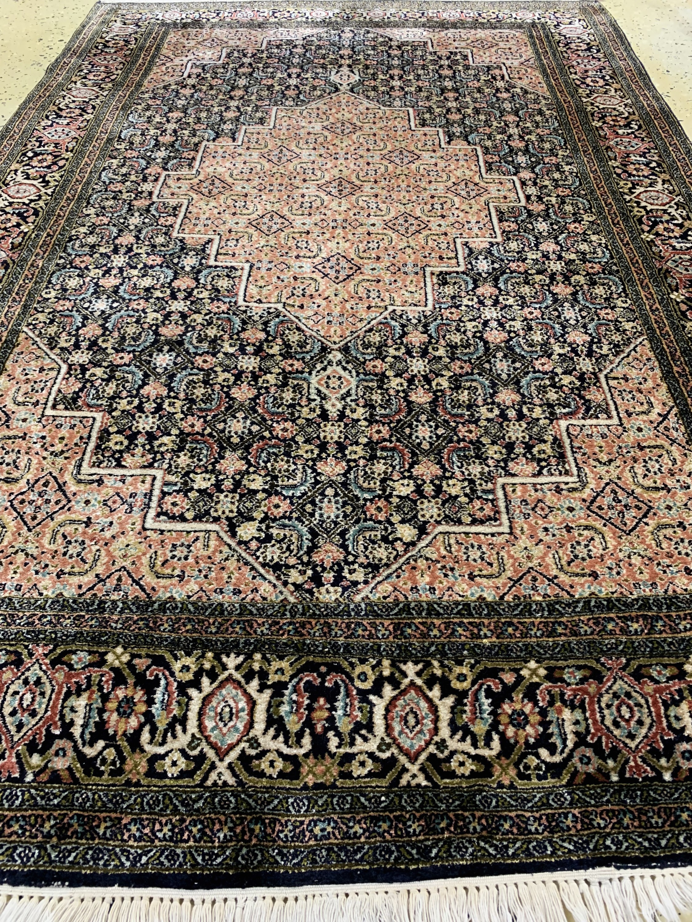 Detail c: Kaschmir, Indien, Ende 20.Jhd, merzerisierte Baumwolle, ca. 185 x 125 cm, gereinigt, EHZ: 1-2