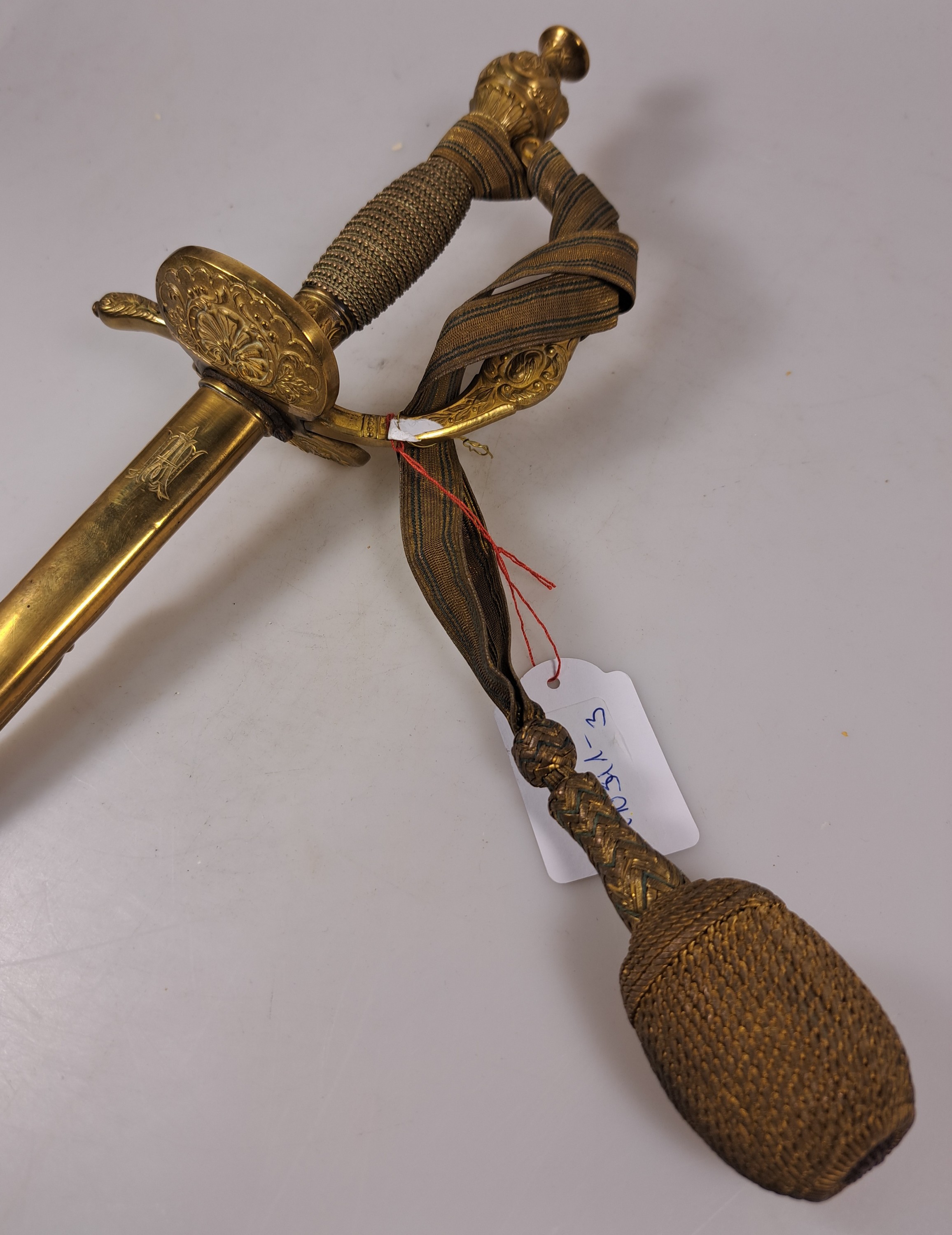 Detail f: Infanterie Offizier Säbel, nach altem Vorbild, Klinge und Stichblatt floral graviert, Lederscheide monogrammiert, Portepee, ca. 96 cm
