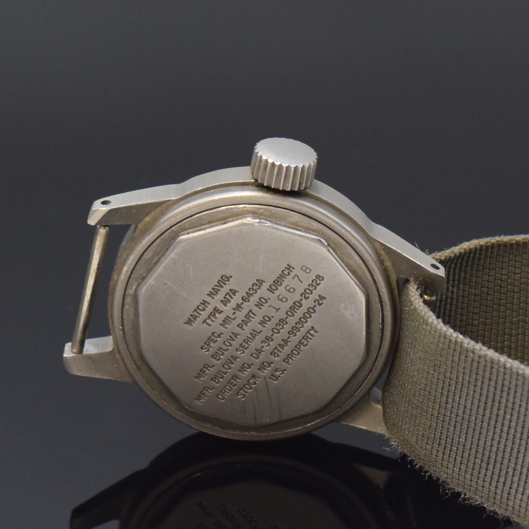 Detail c: BULOVA Militär Armbanduhr A17A der USA in Stahl, USA um 1958, Handaufzug, mattiertes u. verschr. Geh., UNPOLIERT, Boden m. Militär-Grav., große ...
