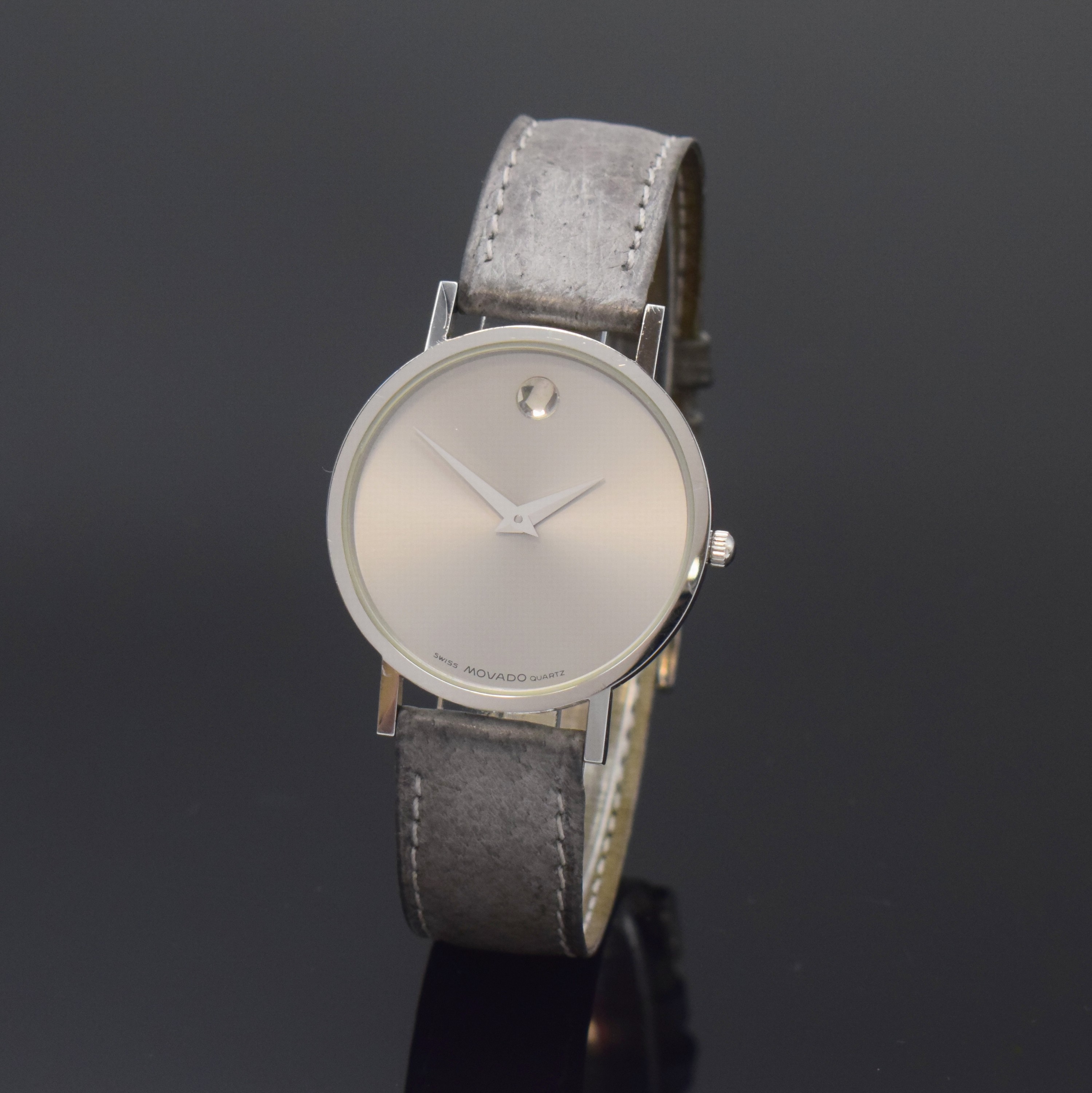 MOVADO Museums-Watch Armbanduhr in Stahl, Schweiz um 2000, quartz, 3-tlg. Geh., Boden u. Glasrand aufgedr., Saphirglas, grau-silb. Zifferbl., silb. ...