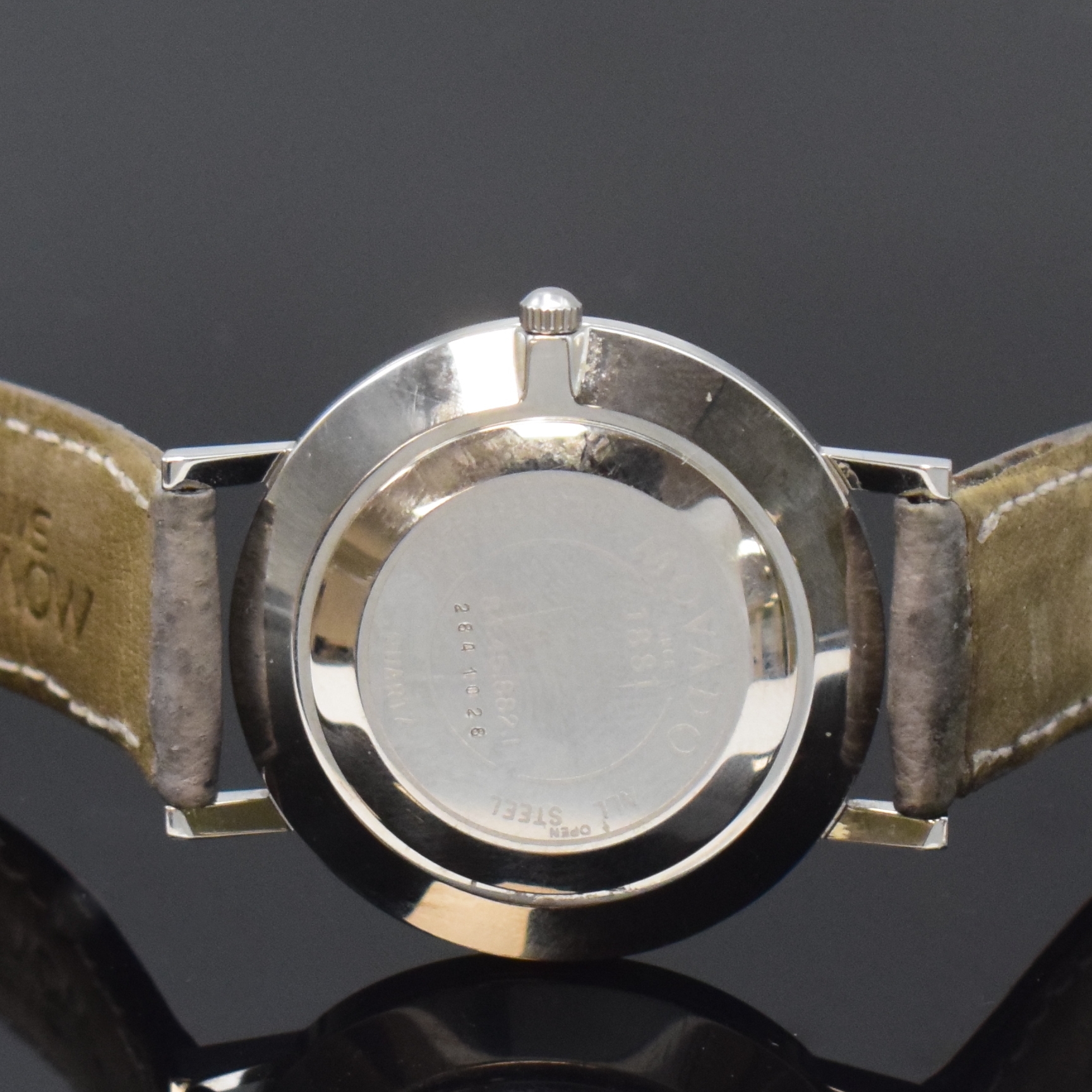 Detail c: MOVADO Museums-Watch Armbanduhr in Stahl, Schweiz um 2000, quartz, 3-tlg. Geh., Boden u. Glasrand aufgedr., Saphirglas, grau-silb. Zifferbl., silb. ...