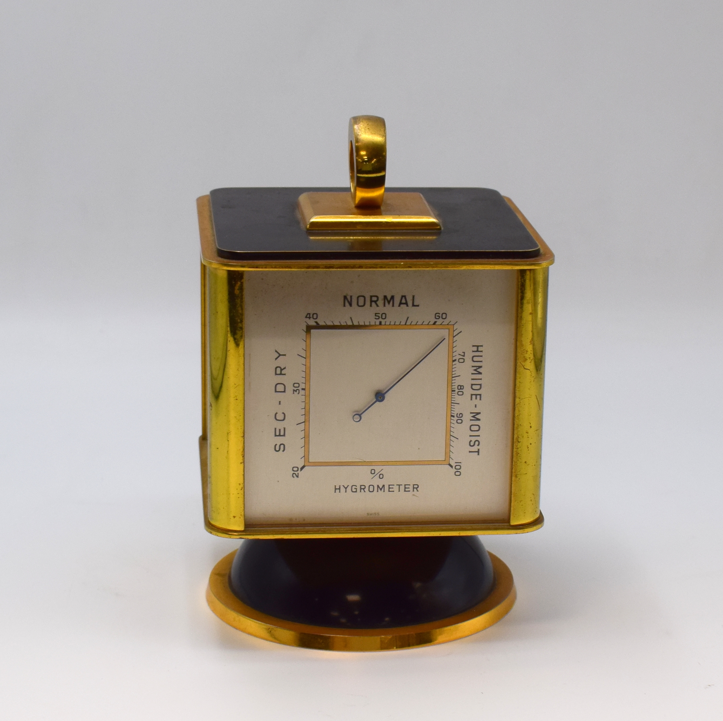 Detail a: IMEXAL 4-Seitige Tischuhr mit Vollkalender, Hygrometer, Thermometer und Barometer, Schweiz um 1955, verg. Messinggeh., teilw. geschwärzt, drehbar ...
