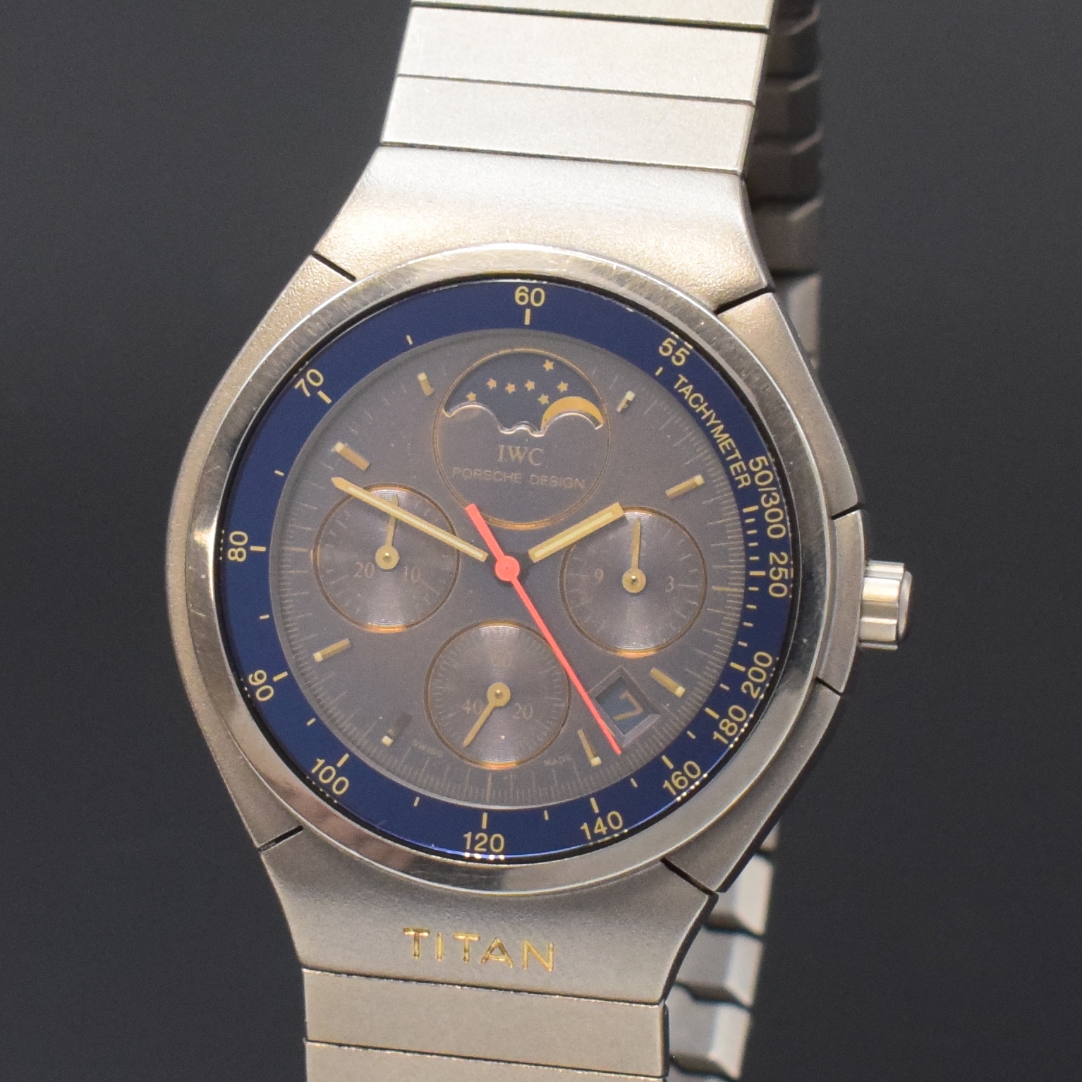 Detail a: IWC Porsche Design Armbandchronograph Referenz 3742, Schweiz um 1985, quarz, Titangeh. inkl. Gliederband m. Faltschließe, Boden und Krone verschr., ...
