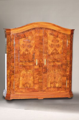 Image Barockschrank, Raum Bodensee, um 1800, Wurzelnussfurnier auf Weichholzkorpus, auf Rahmen ...