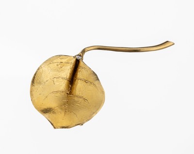 Image 14 kt Gold Brillant-Brosche, "Blatt", GG 585/000, fein grav., Brillant 0.15 ...