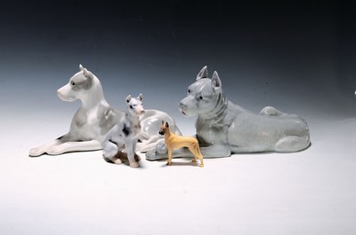 Image 4 porcelain figures of Great Danes, 20th century, Heubach L. 26 cm; Bing & Grondahl ...