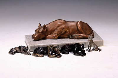 Image 5 sculptures of Great Danes, around 1900 and later, carved ebony, Japan, signed, L. 6cm; ...