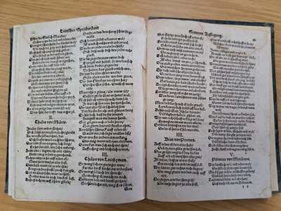 26795380f - Sebastian Franck (1499-1542): Proverbs, Beautiful sage Klugreden, Frankfurt, Egenolff 1548, 8°, 182 folios, title copper (S. minor trimmed), restored, cardboard binding secondary, good condition, in middle section small worm passage; extensive collection at proverbs after Erasmus, Vives, Seneca and other antique authors, German-language interpretation and explication