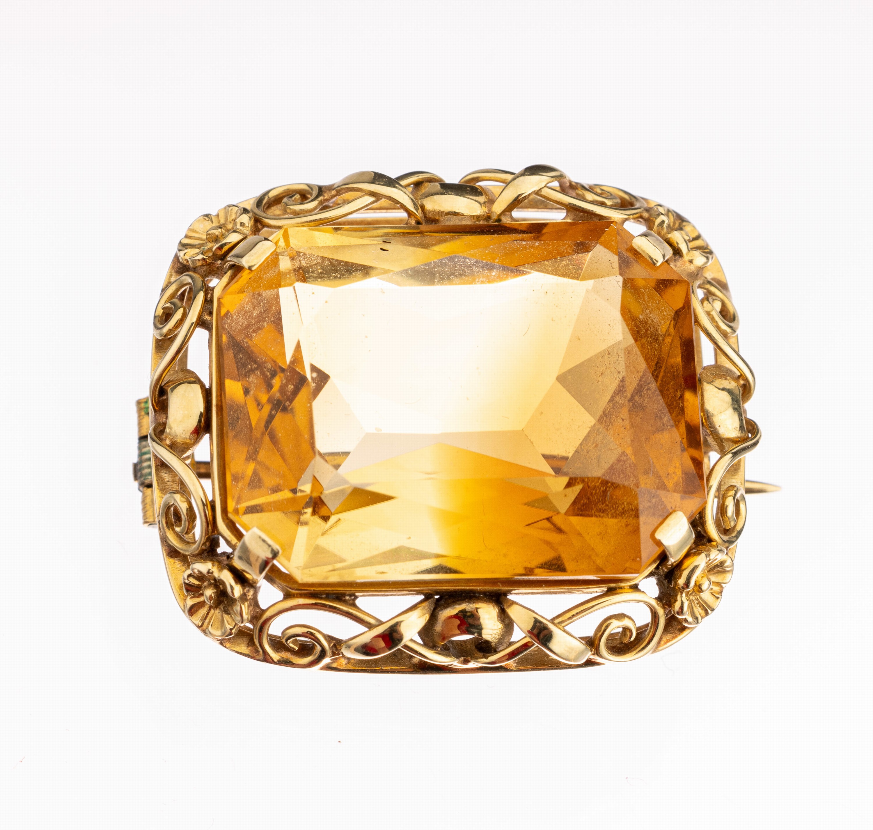 14 kt Gold Citrin-Brosche, deutsch 1930er Jahre, GG 585/000, facett. Citrin mit Farbverlauf, schöne Unterkaderung mit Spiralenund Blüten, ca. 11.5 ...