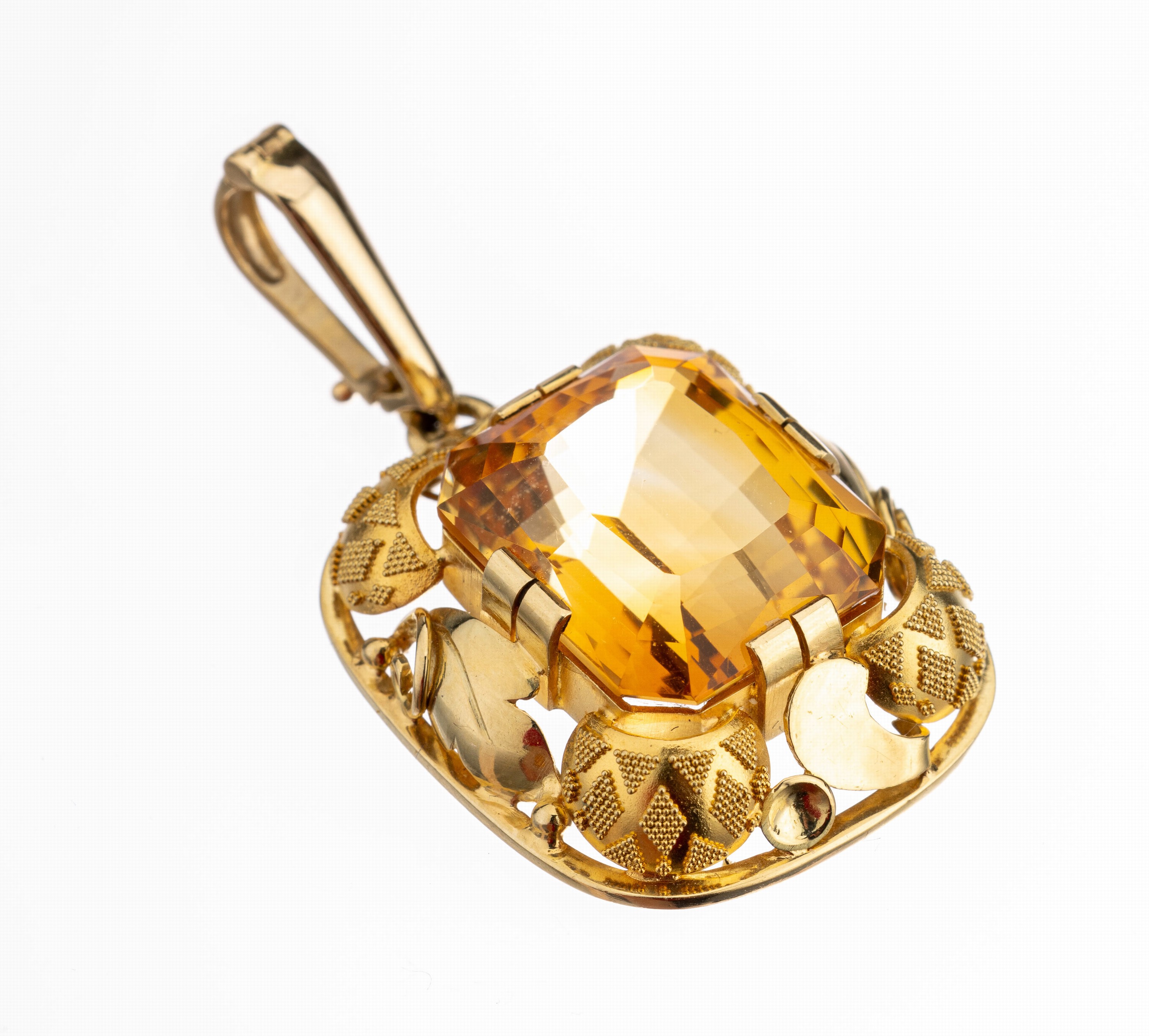 14 kt Gold Citrin-Clipanhänger, deutsch 1930erJahre, GG 585/000, facett. Citrin ca. 19.00ct, feine Granulierung in Rautenform, ca. 12.3g, L. ca. ...